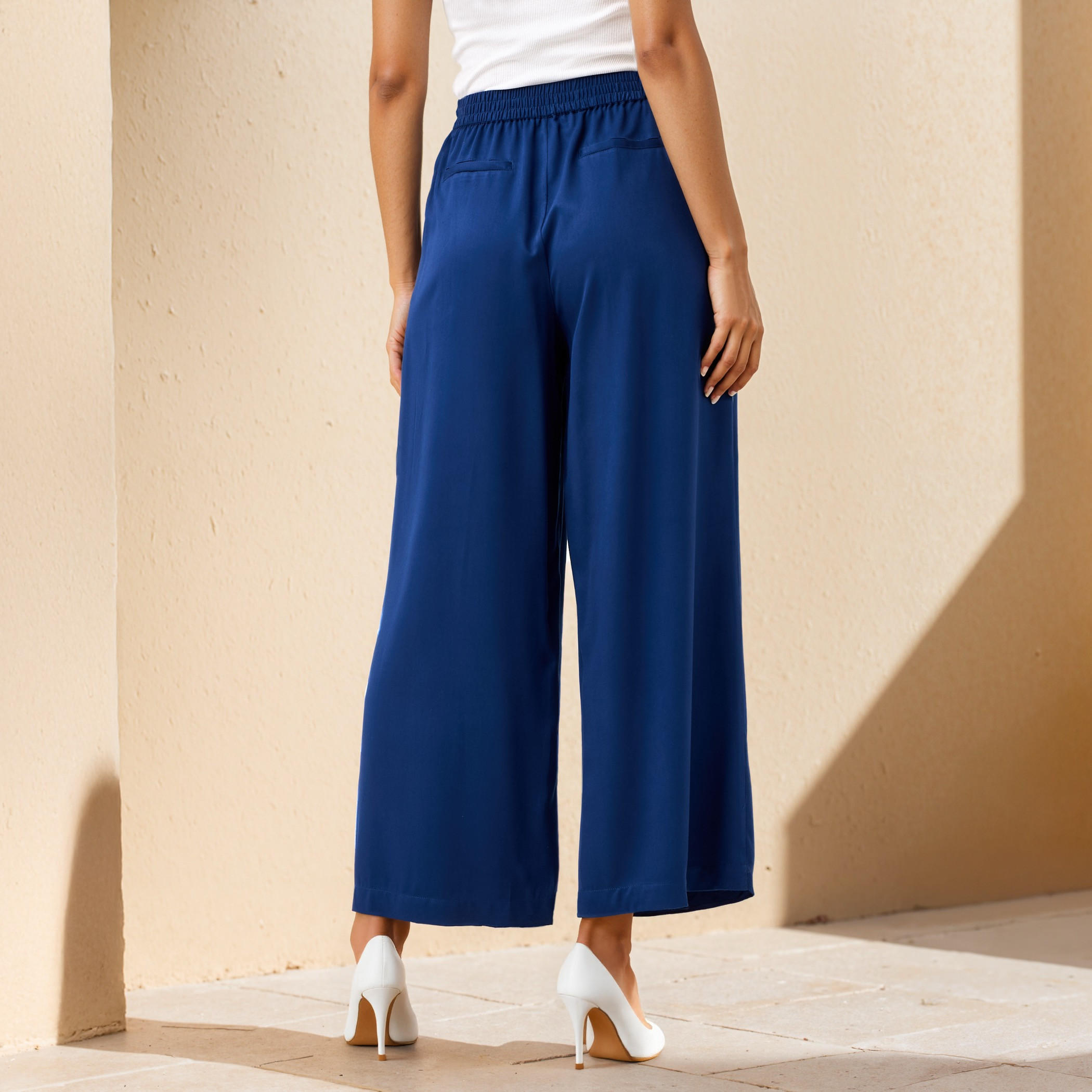 بنطلون بالازو بقصّة مريحة وخصر مطاطي وجيوب وحزام رباط-women-clothing-trousers-image-3