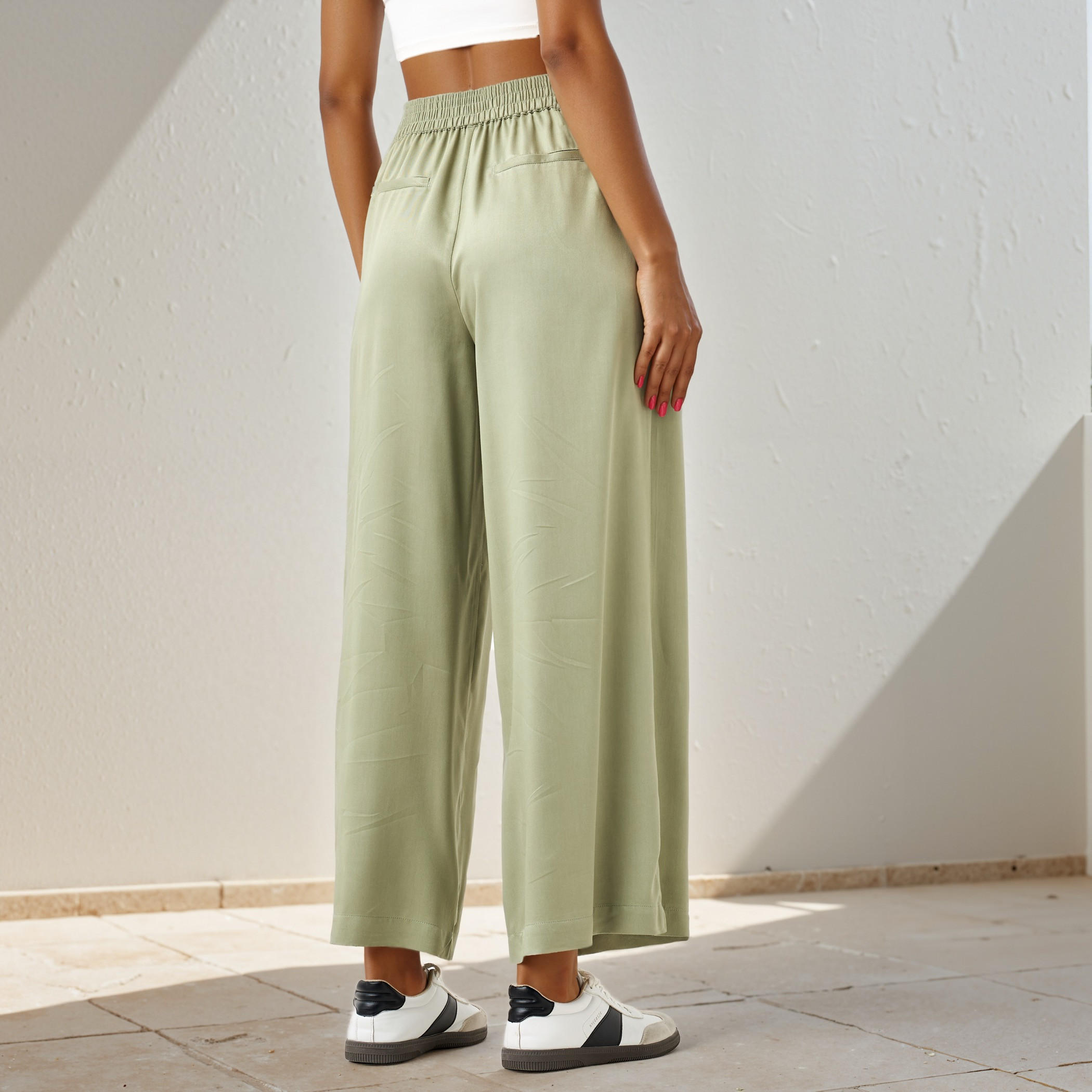 بنطلون بالازو بقصّة مريحة وخصر مطاطي وجيوب وحزام رباط-women-clothing-trousers-image-3