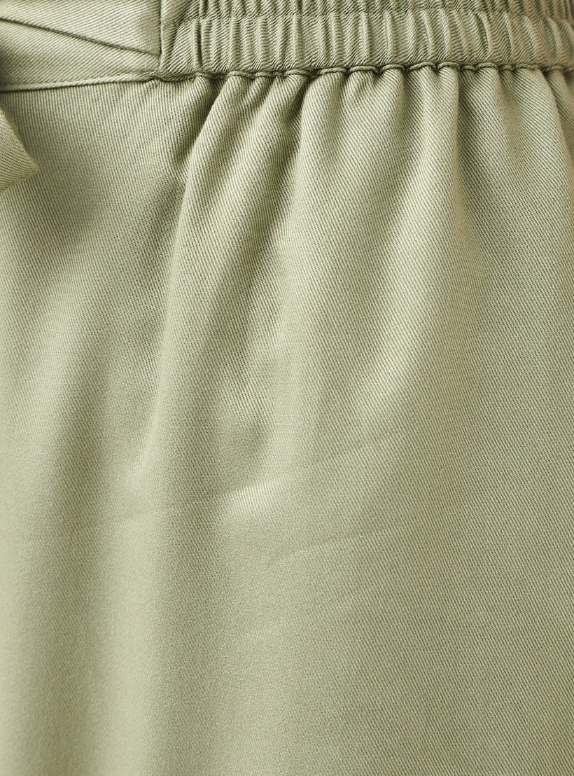 بنطلون بالازو بقصّة مريحة وخصر مطاطي وجيوب وحزام رباط-women-clothing-trousers-image-5