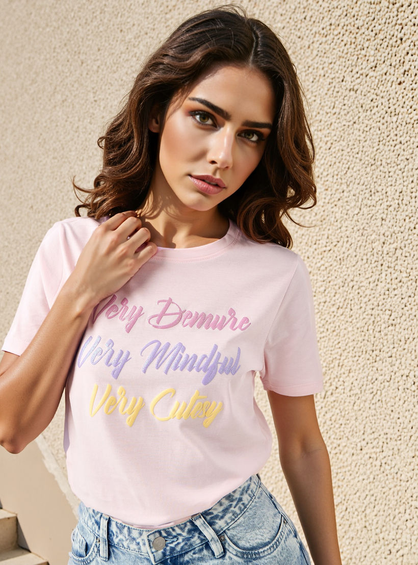 Slogan Print Crew Neck T-shirt-women-clothing-tshirts-image-1