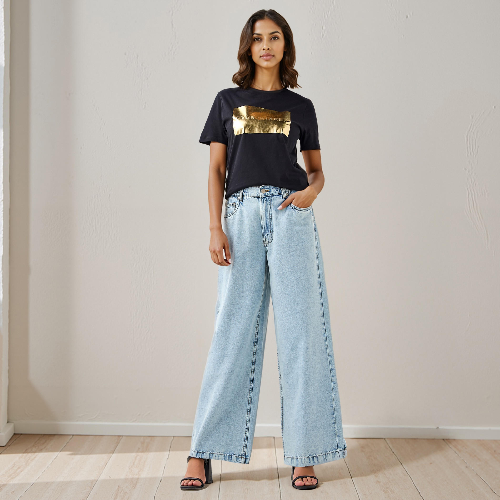 تيشيرت بياقة ضيقة وطبعات-women-clothing-tshirts-image-4