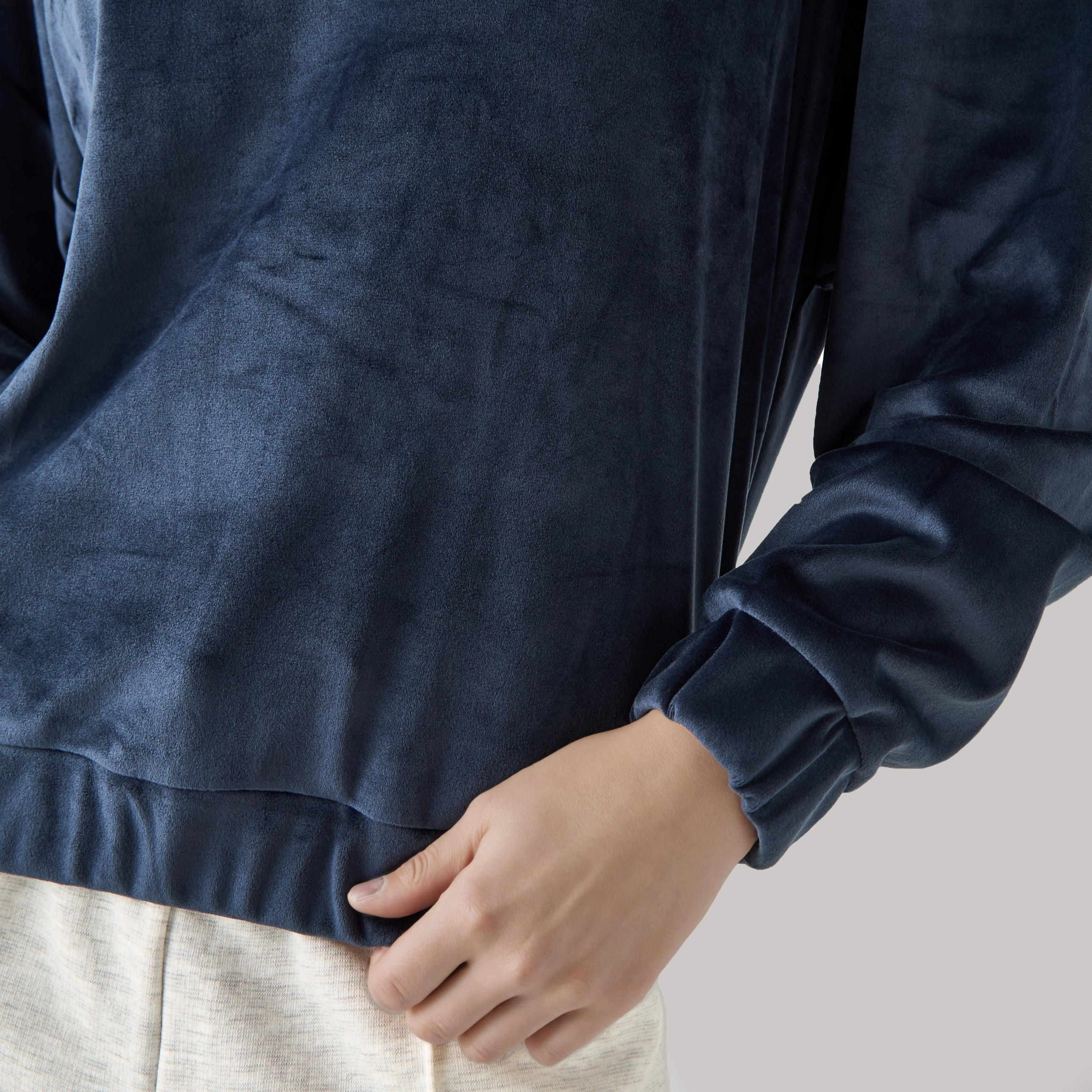Regular Fit Velour Sweatshirt-women-winterwear-hoodiesandsweatshirts-sweatshirts-image-5