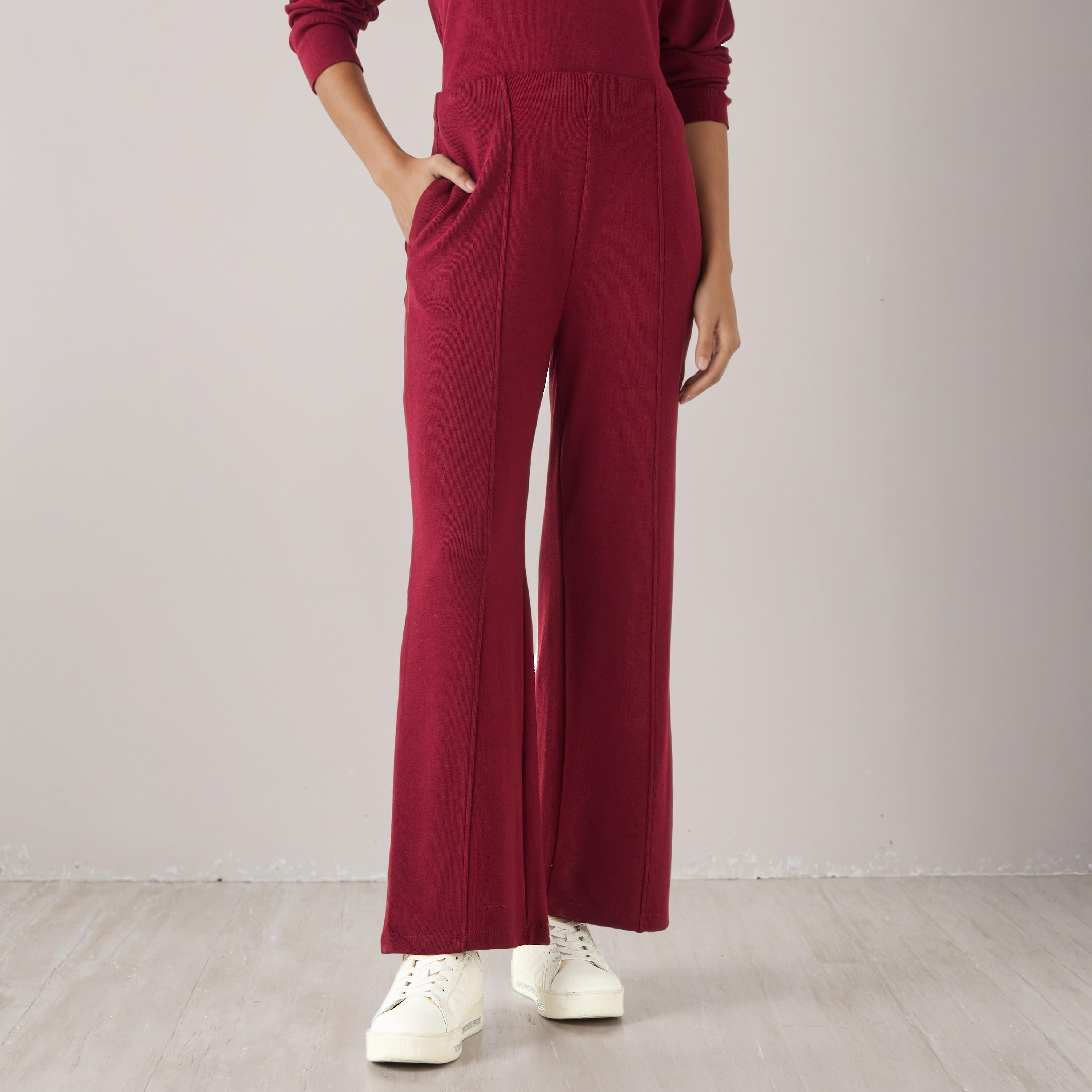 بنطلون رياضي بأرجل واسعة وخصر مرن-women-clothing-bottoms-joggers-image-1