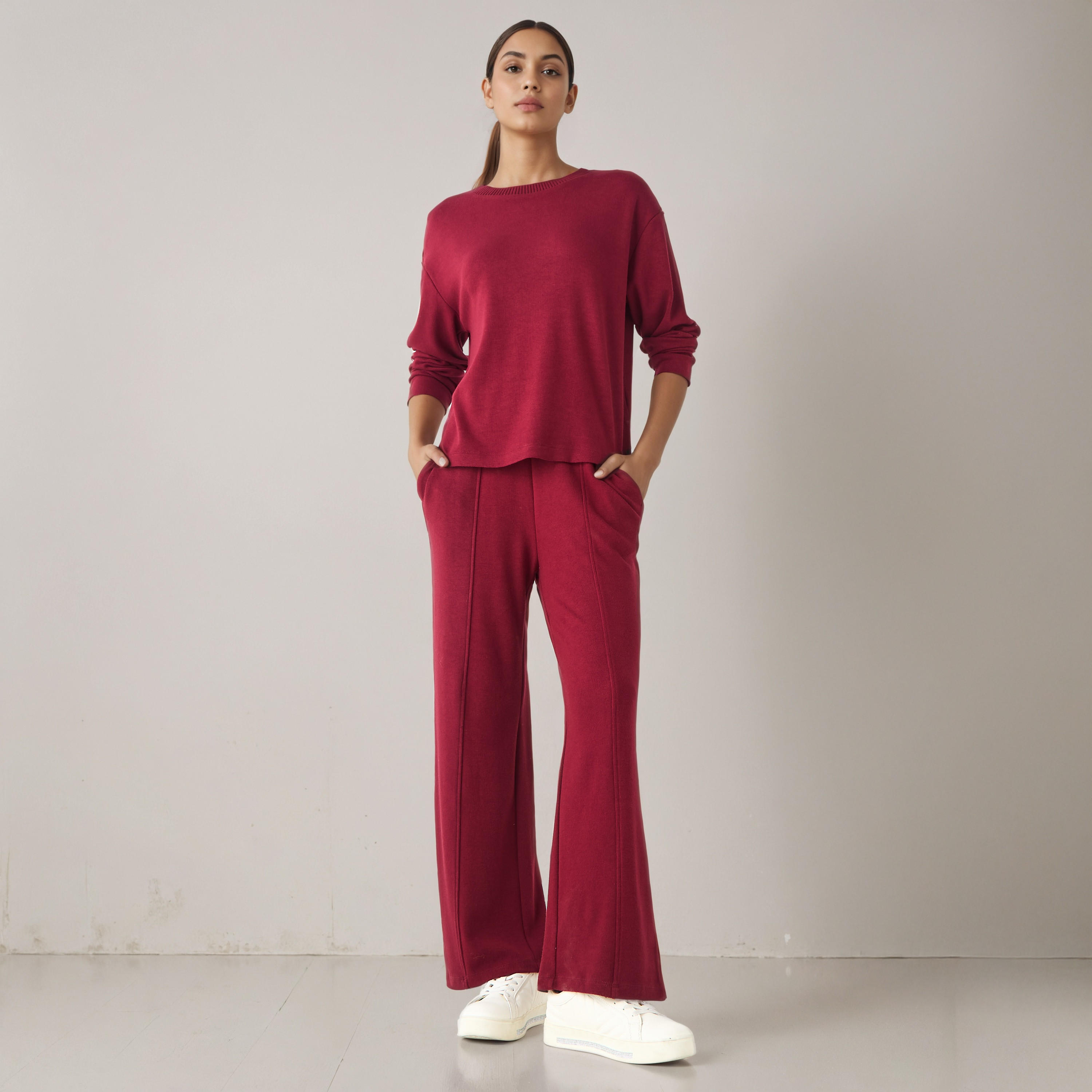 بنطلون رياضي بأرجل واسعة وخصر مرن-women-clothing-bottoms-joggers-image-2
