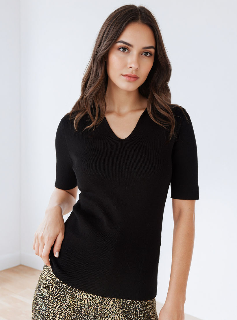 تيشيرت بولو بارز الملمس بياقة V-women-clothing-tshirts-image-1
