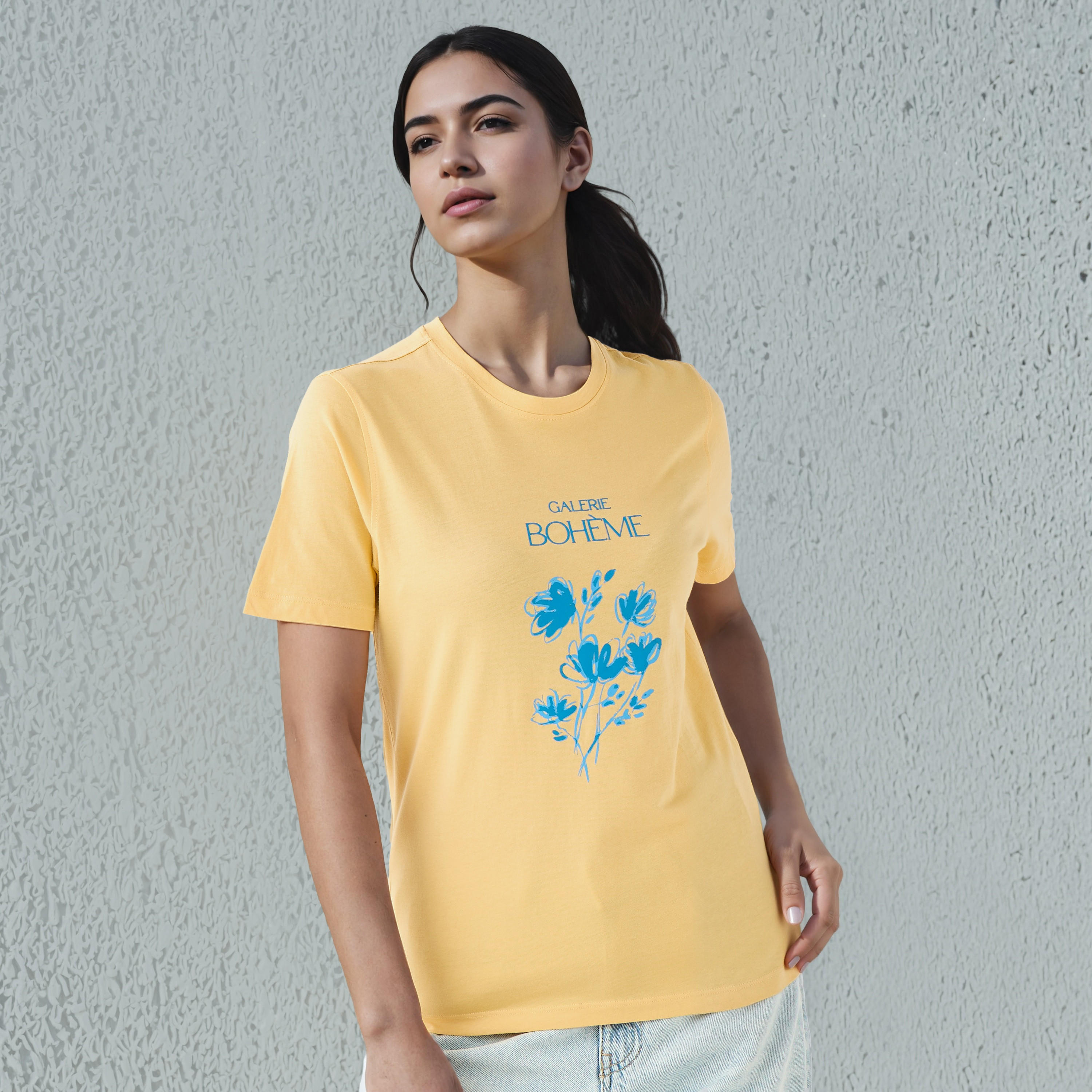 تيشيرت قطن بقصة عادية مع طبعات جرافيك-women-clothing-tshirts-image-5