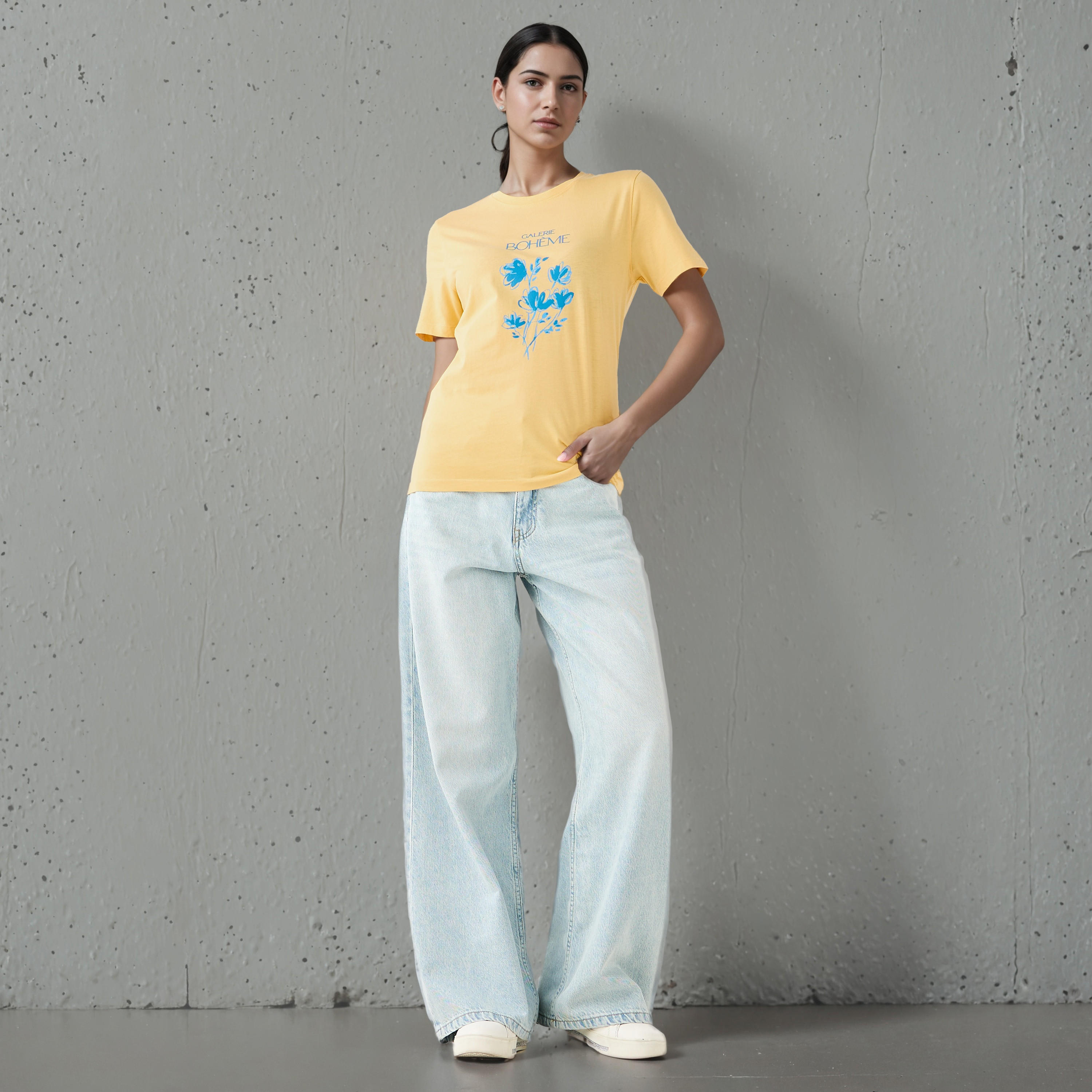 تيشيرت قطن بقصة عادية مع طبعات جرافيك-women-clothing-tshirts-image-4