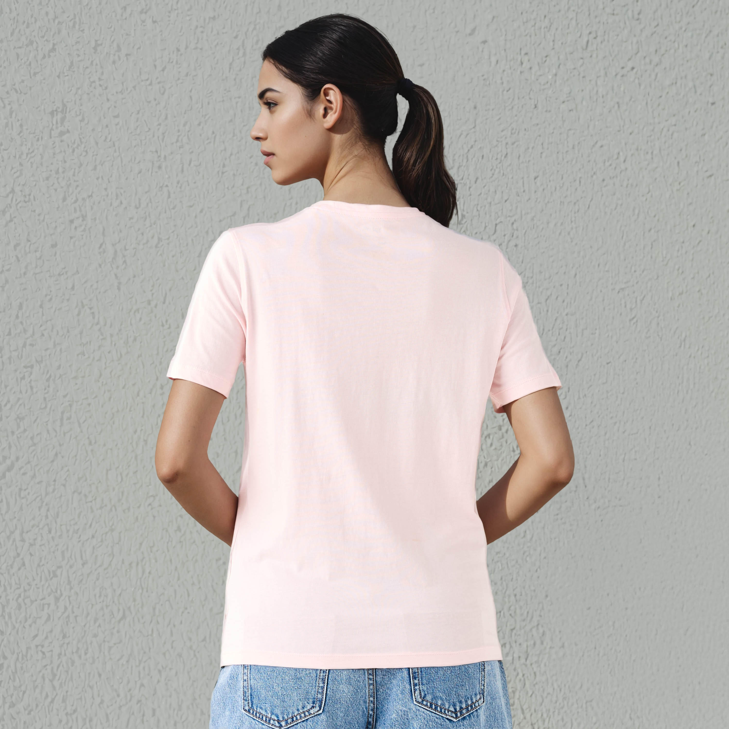 تيشيرت قطن بقصة عادية مع طبعات شعار-women-clothing-tshirts-image-3