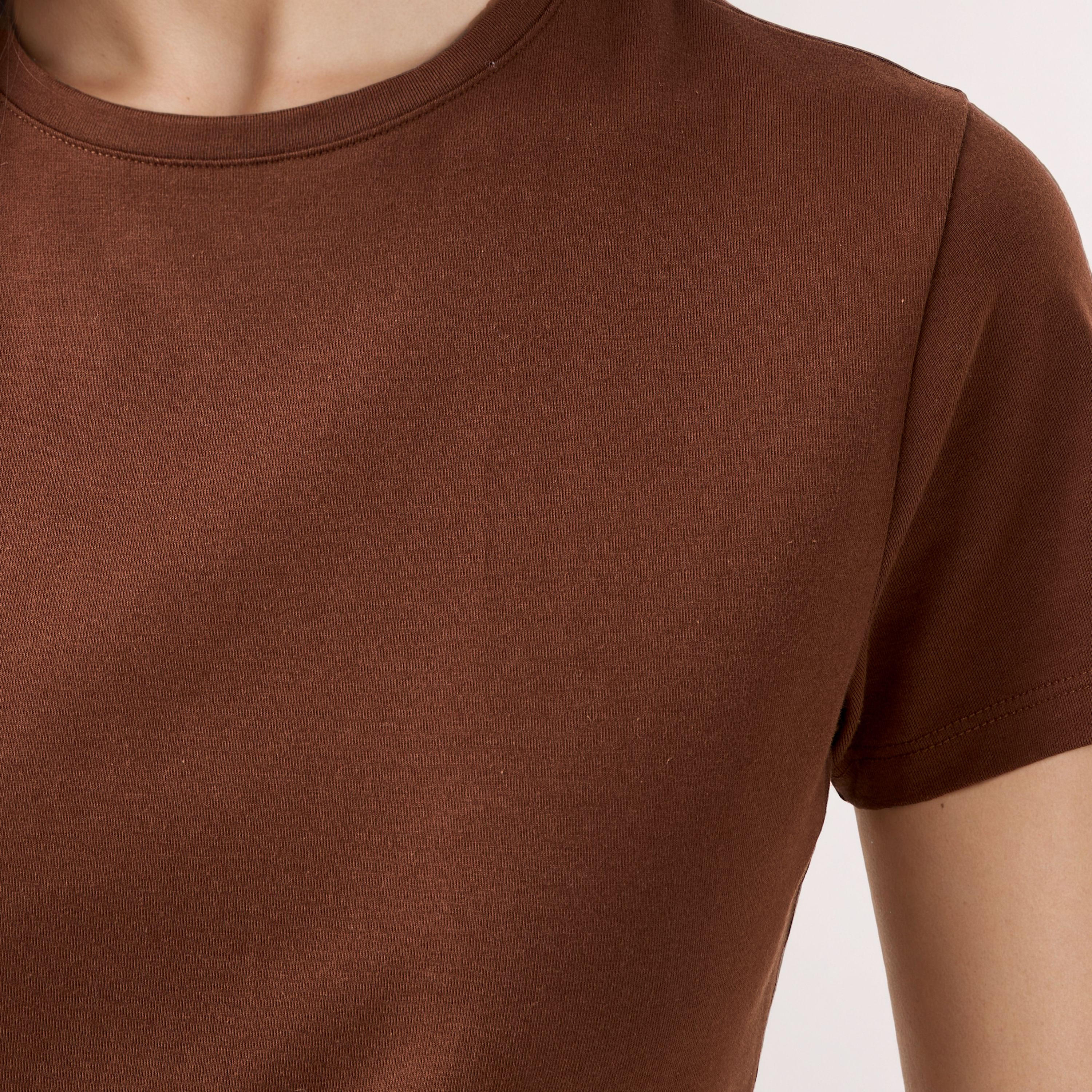 تيشيرت بقصة سليم وياقة ضيقة-women-clothing-tshirts-image-1