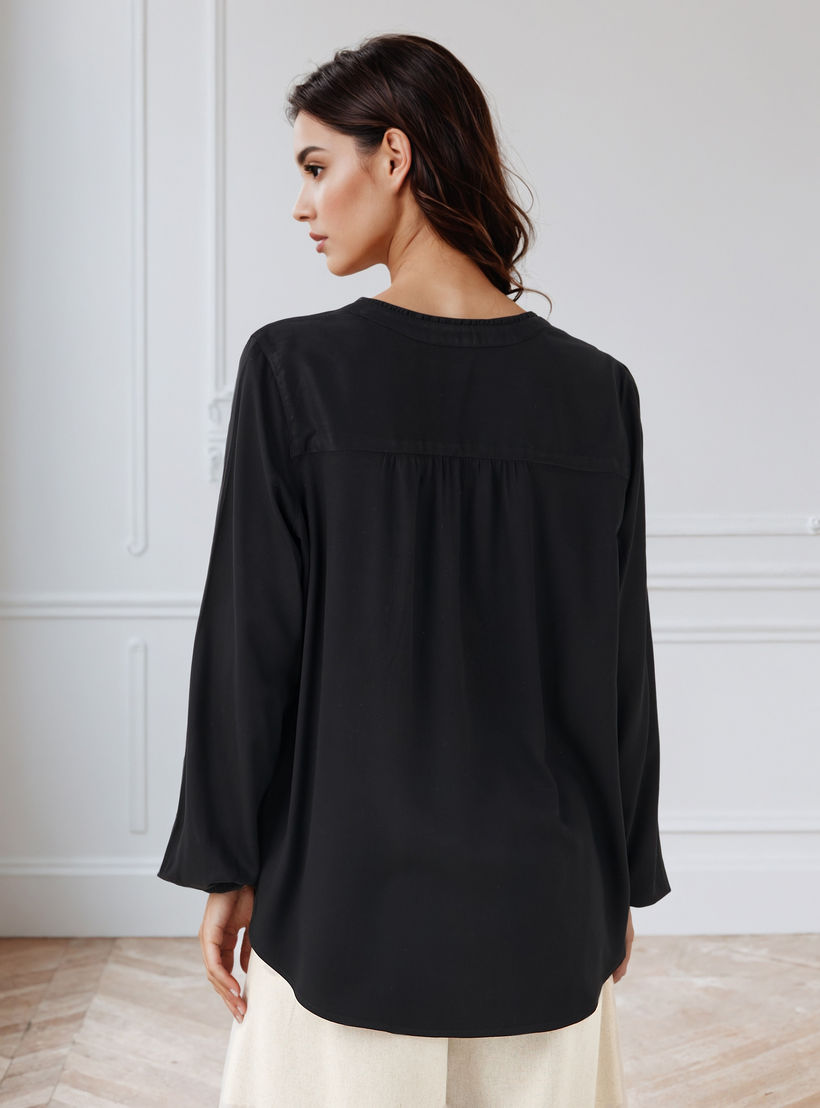 بلوزة فيسكوز بقصة عادية وياقة حرف V-women-clothing-shirtsandblouses-blouses-image-3