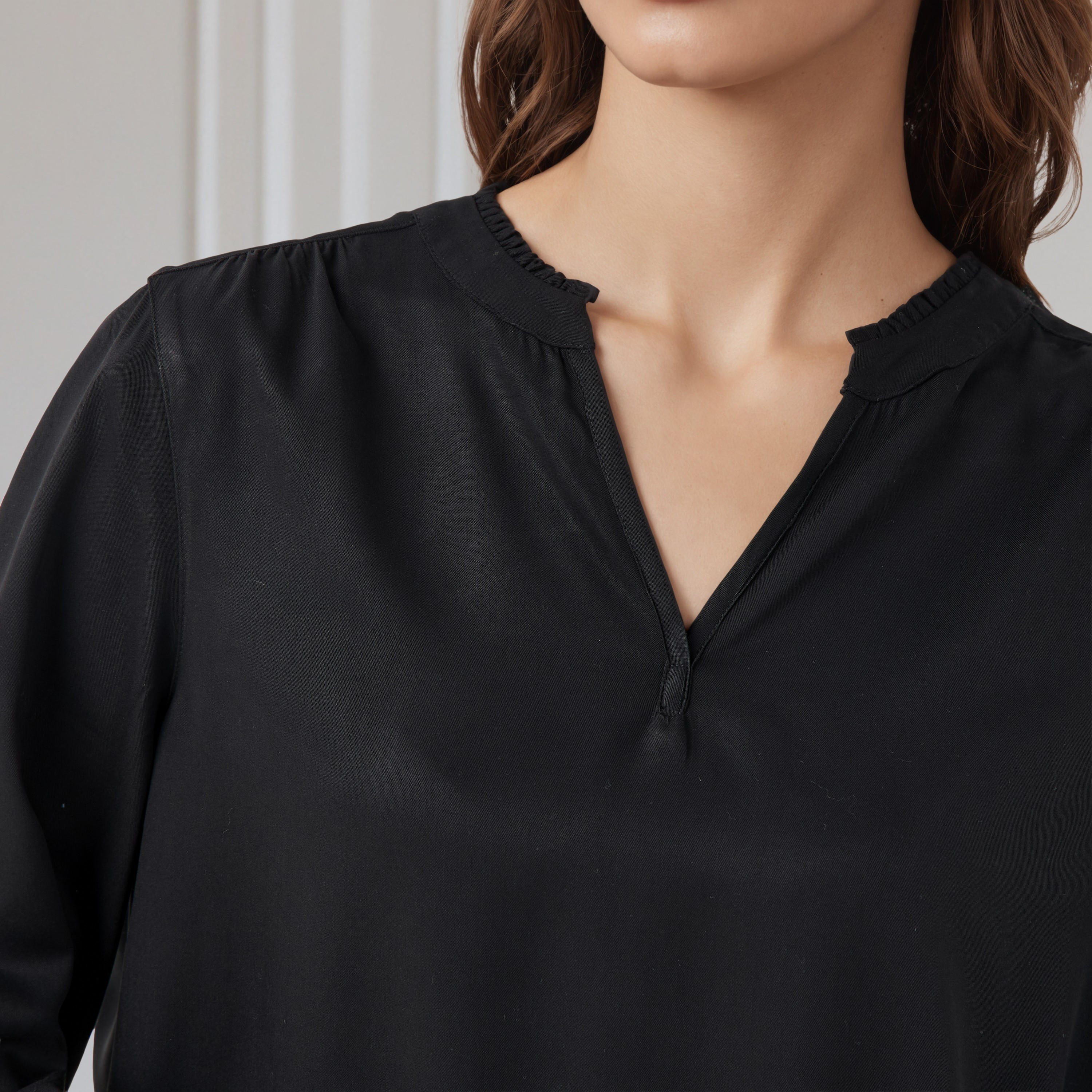 بلوزة فيسكوز بقصة عادية وياقة حرف V-women-clothing-shirtsandblouses-blouses-image-1