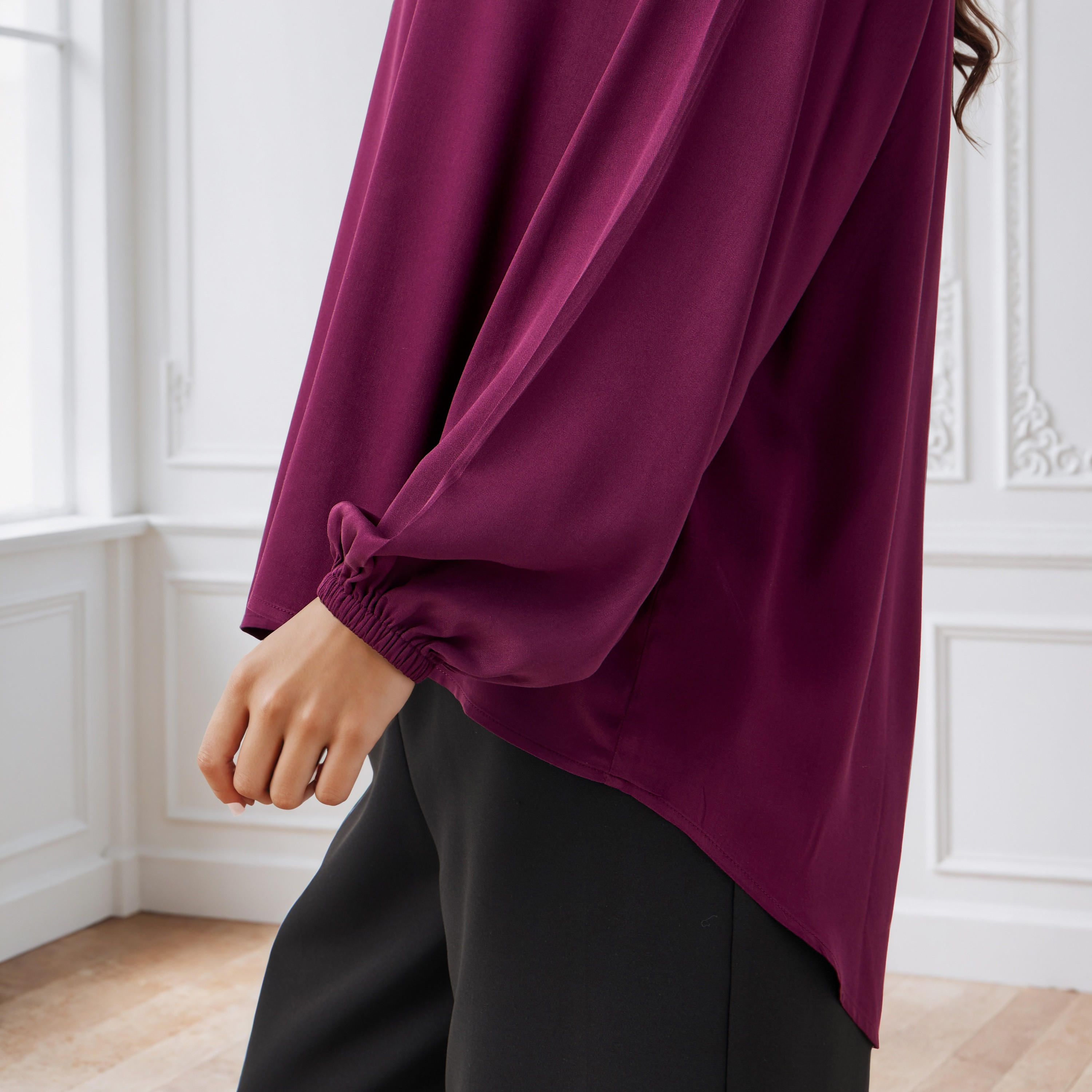 بلوزة فيسكوز بقصة عادية وياقة حرف V-women-clothing-shirtsandblouses-blouses-image-4