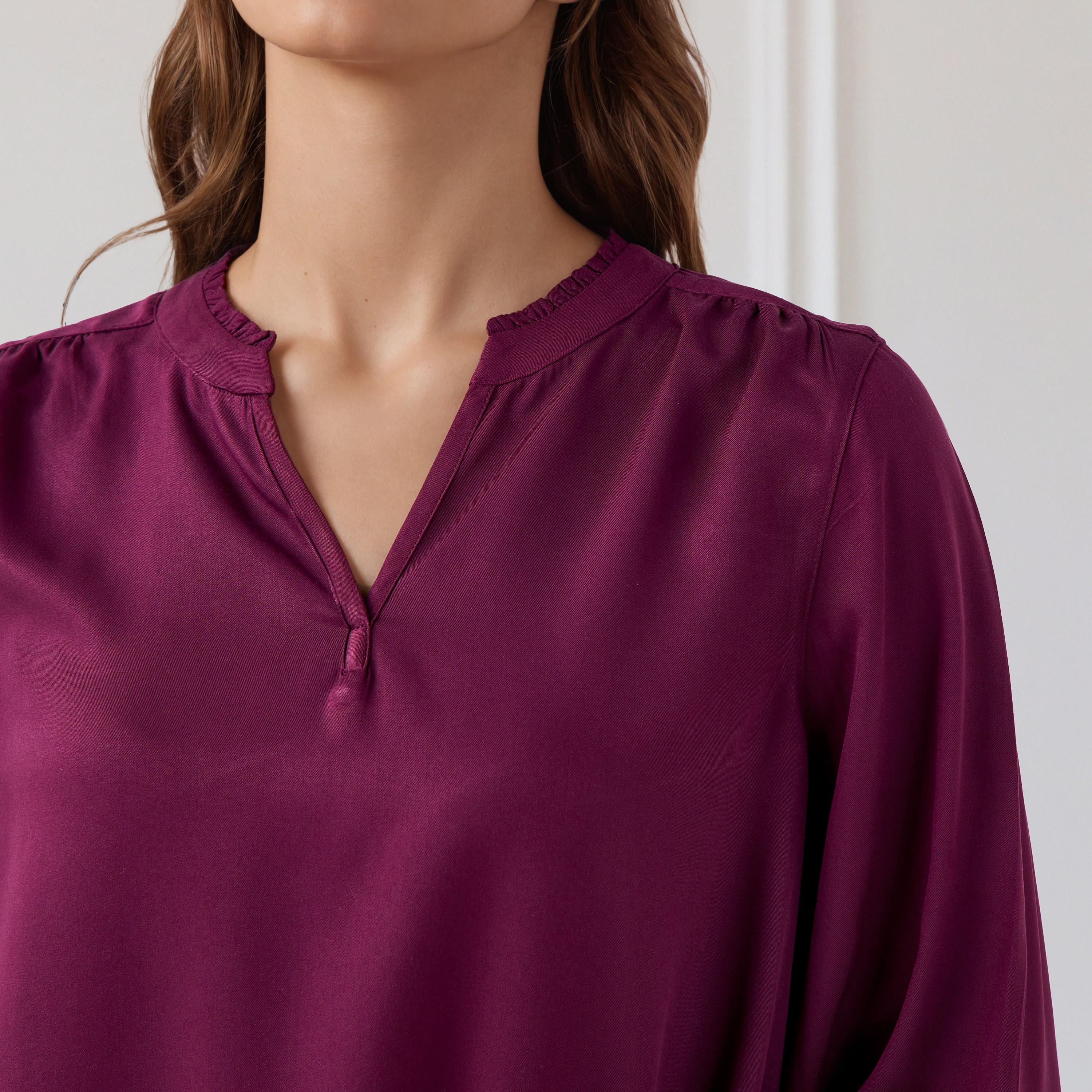 بلوزة فيسكوز بقصة عادية وياقة حرف V-women-clothing-shirtsandblouses-blouses-image-5
