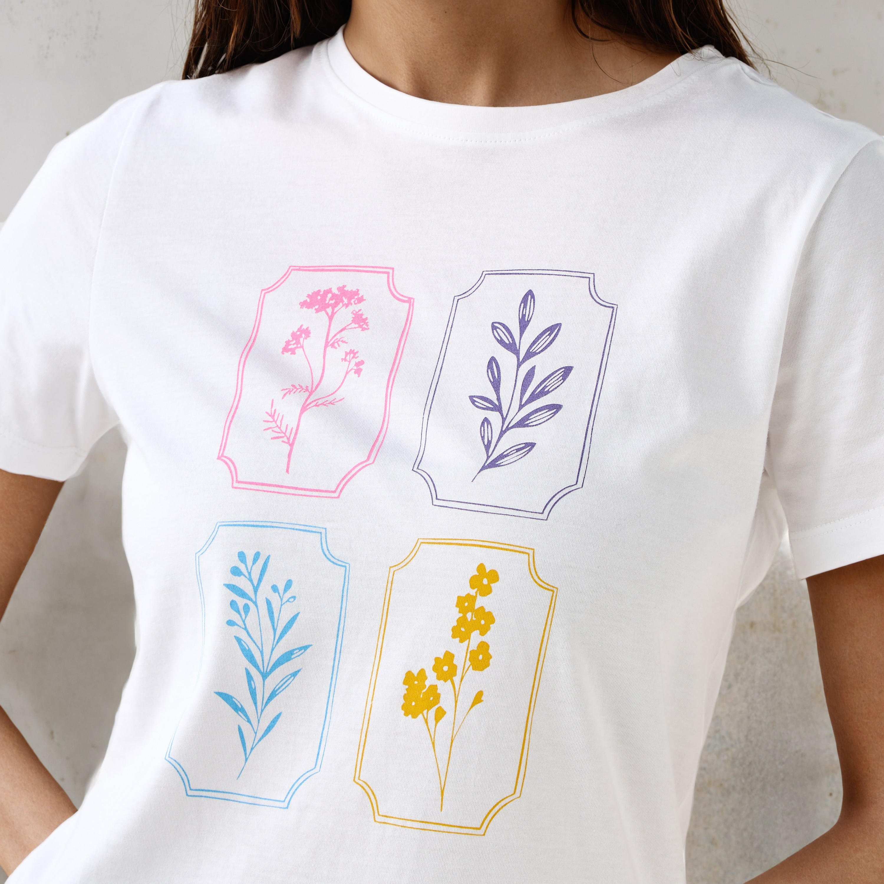 Sketch Art Print T-shirt with Crew Neck-women-clothing-tshirts-image-5