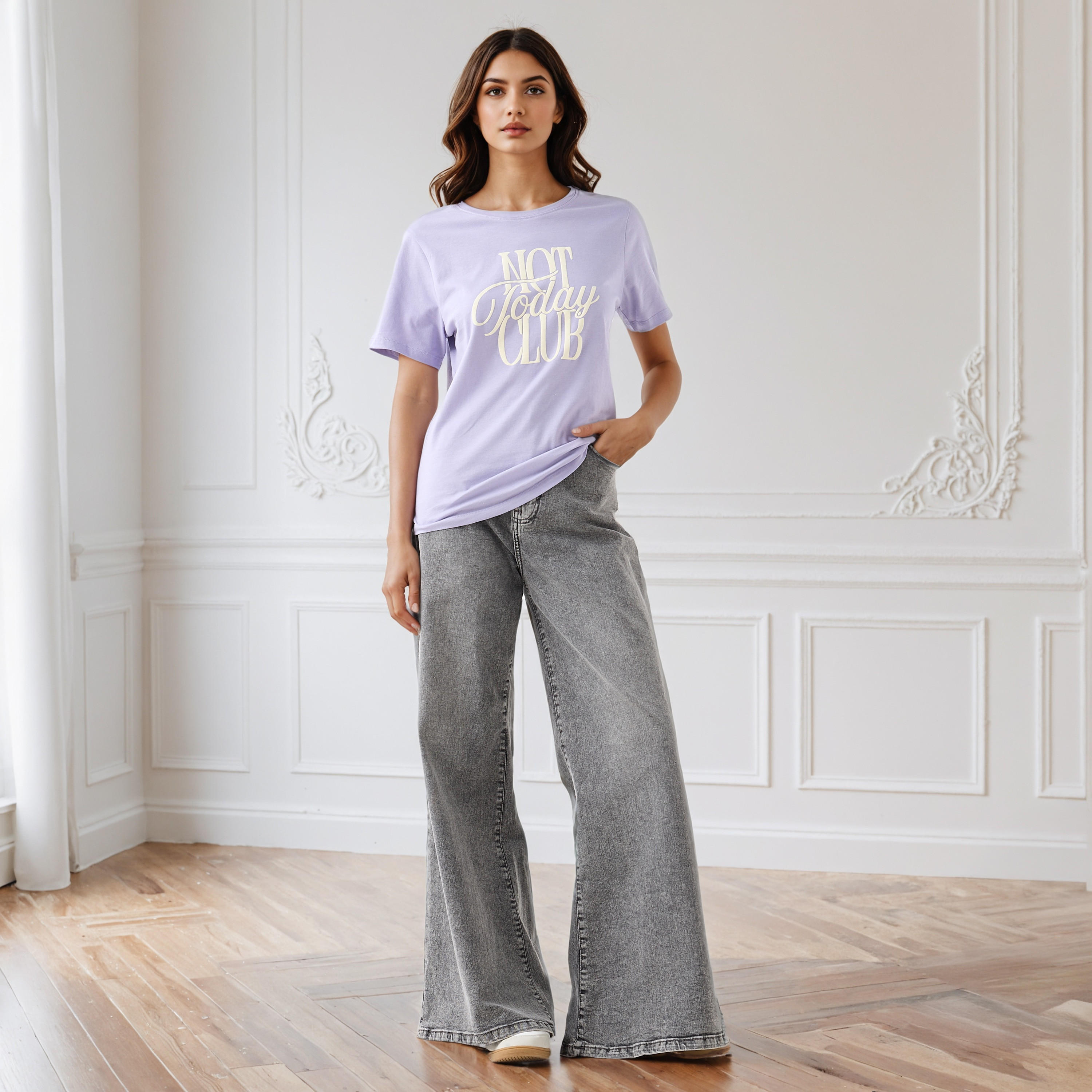 تيشيرت بياقة مستديرة وطبعات شعار-women-clothing-tshirts-image-2