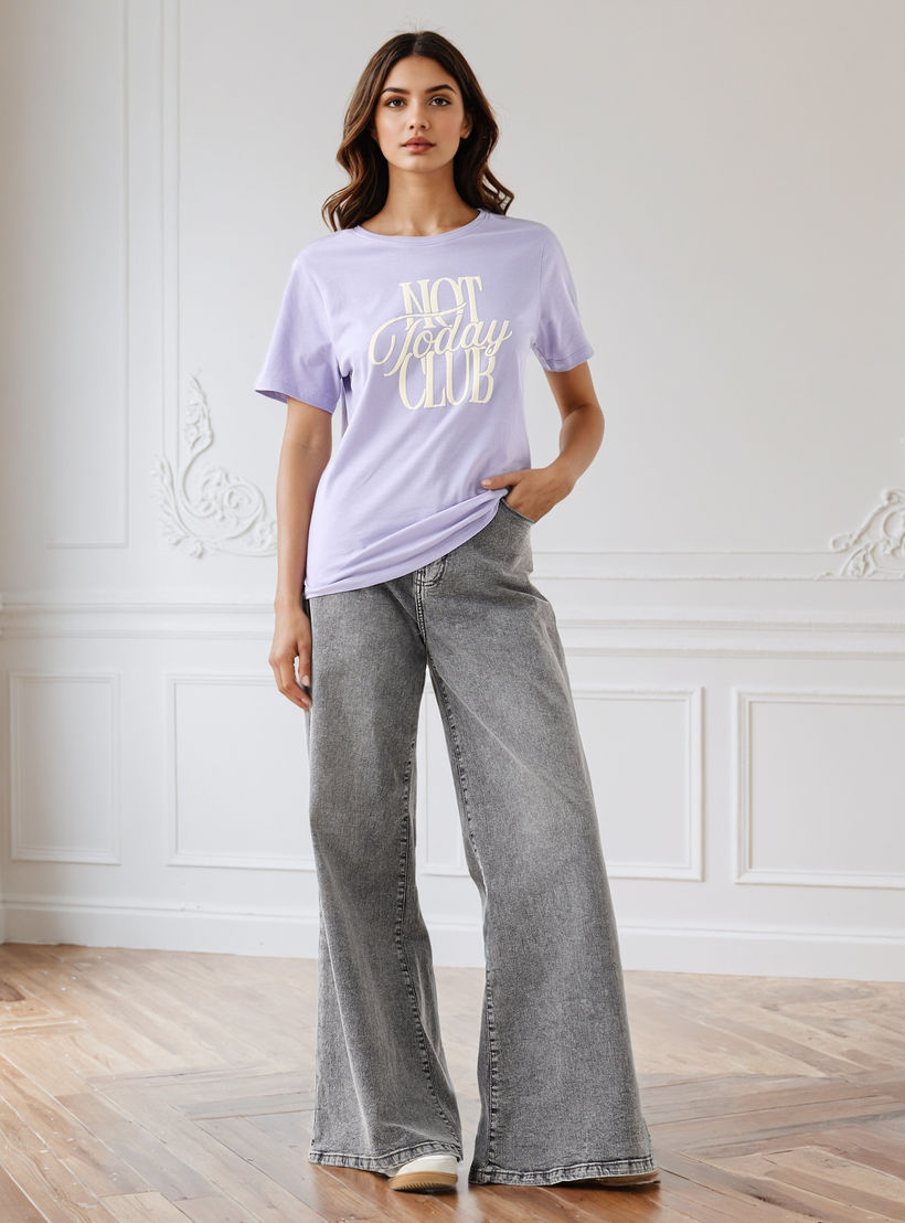 تيشيرت بياقة مستديرة وطبعات شعار-women-clothing-tshirts-image-2
