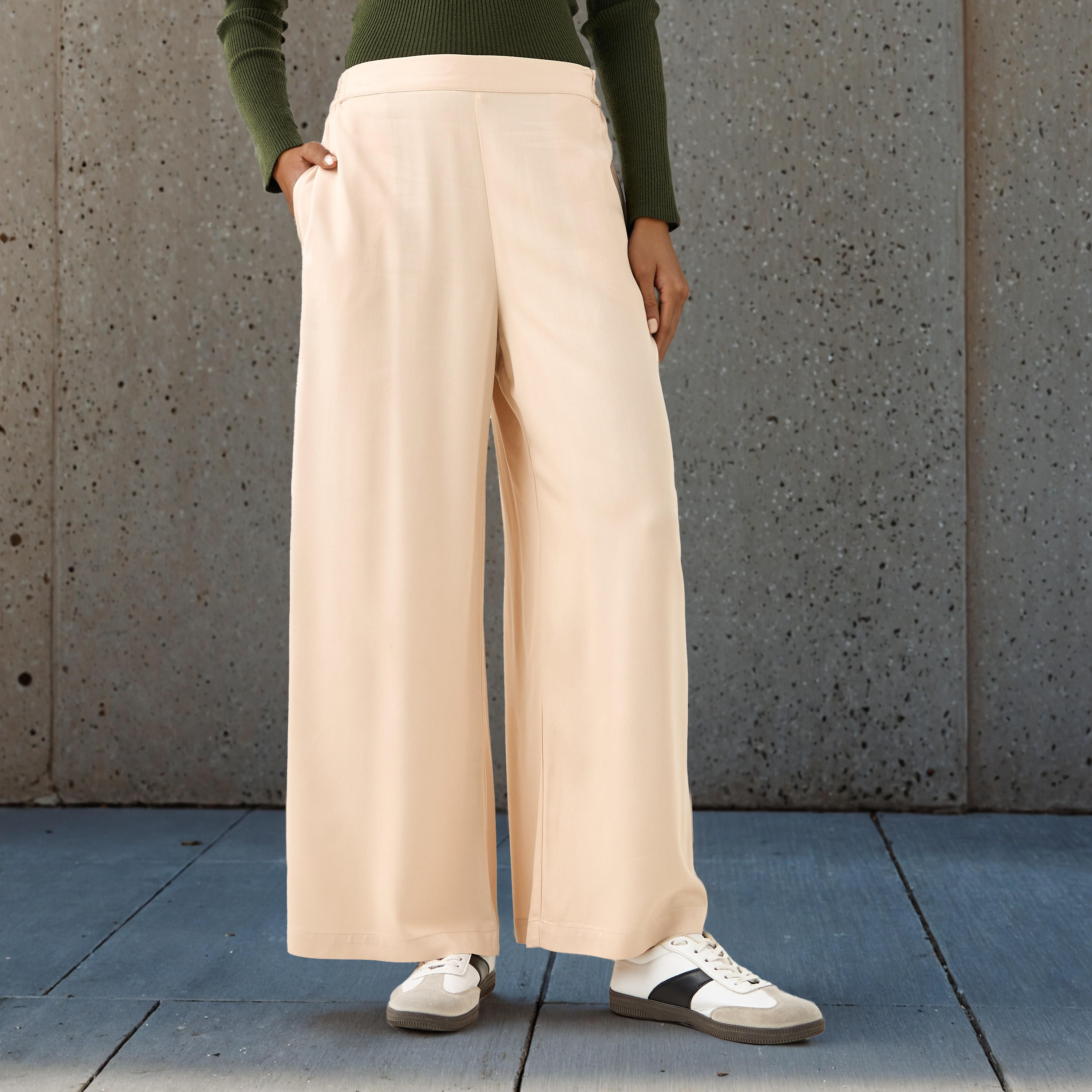 بنطلون بالازو بأرجل واسعة وخصر مرن-women-clothing-bottoms-trousers-image-1