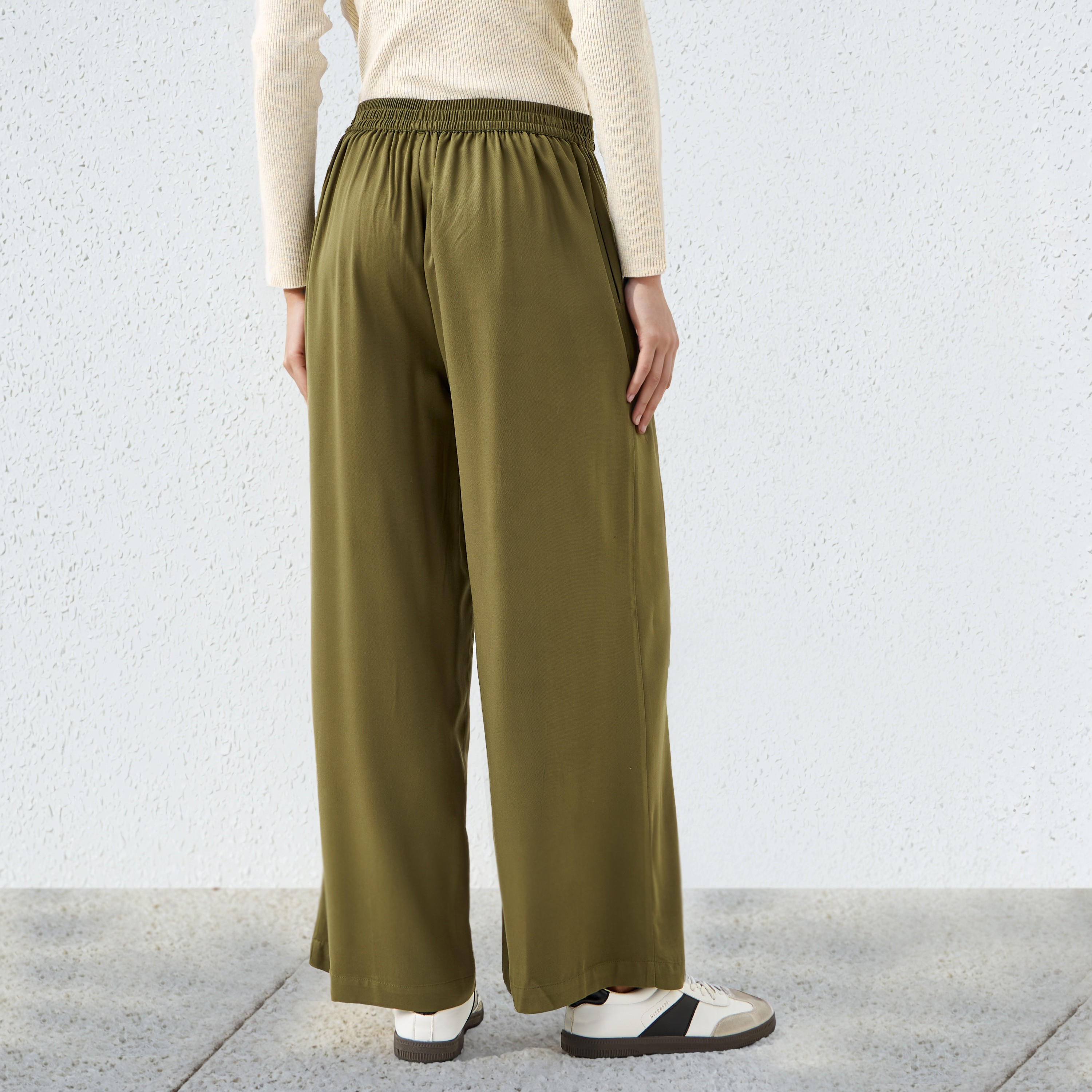 بنطلون بالازو بأرجل واسعة وخصر مرن-women-clothing-bottoms-trousers-image-3