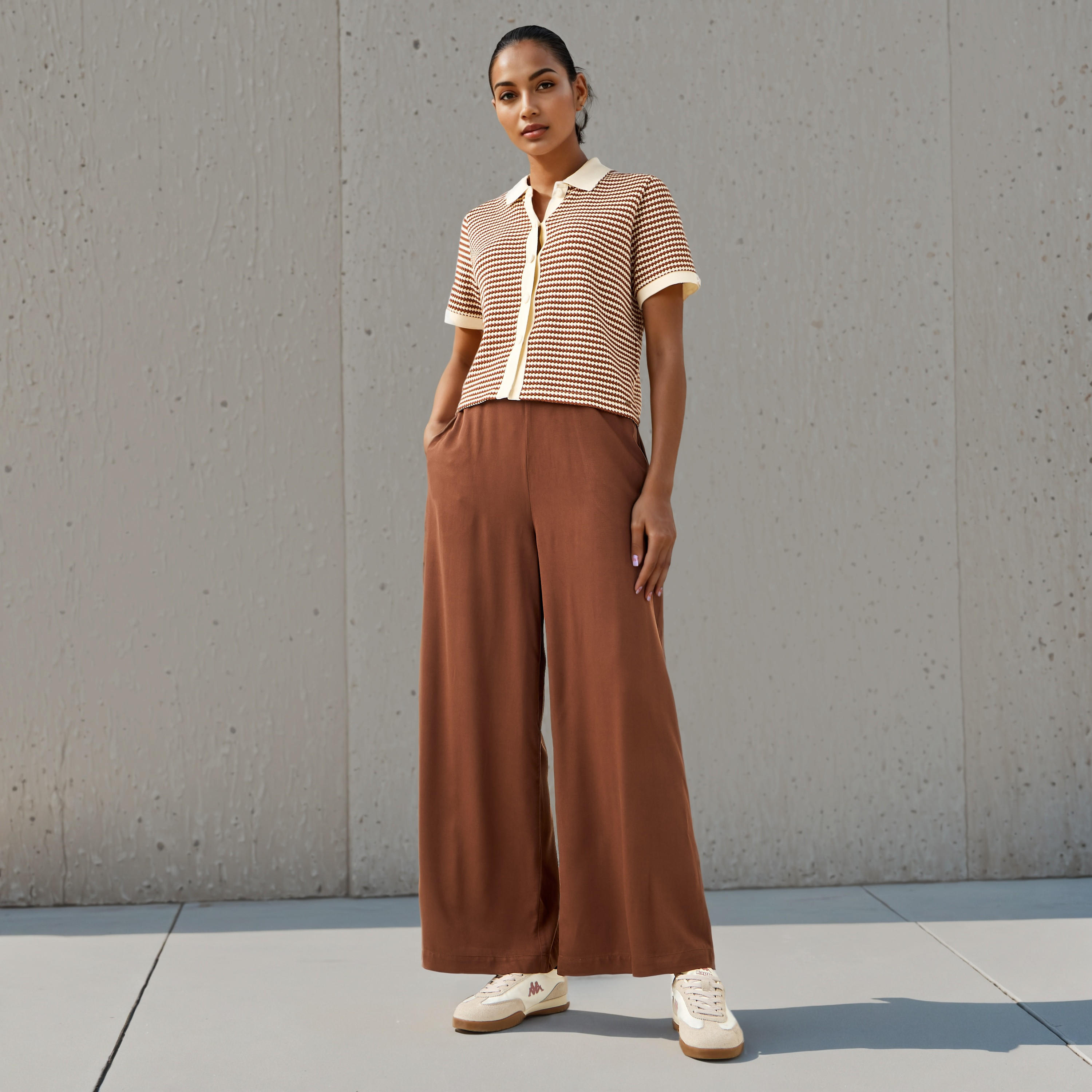 بنطلون بالازو بأرجل واسعة وخصر مرن-women-clothing-bottoms-trousers-image-2