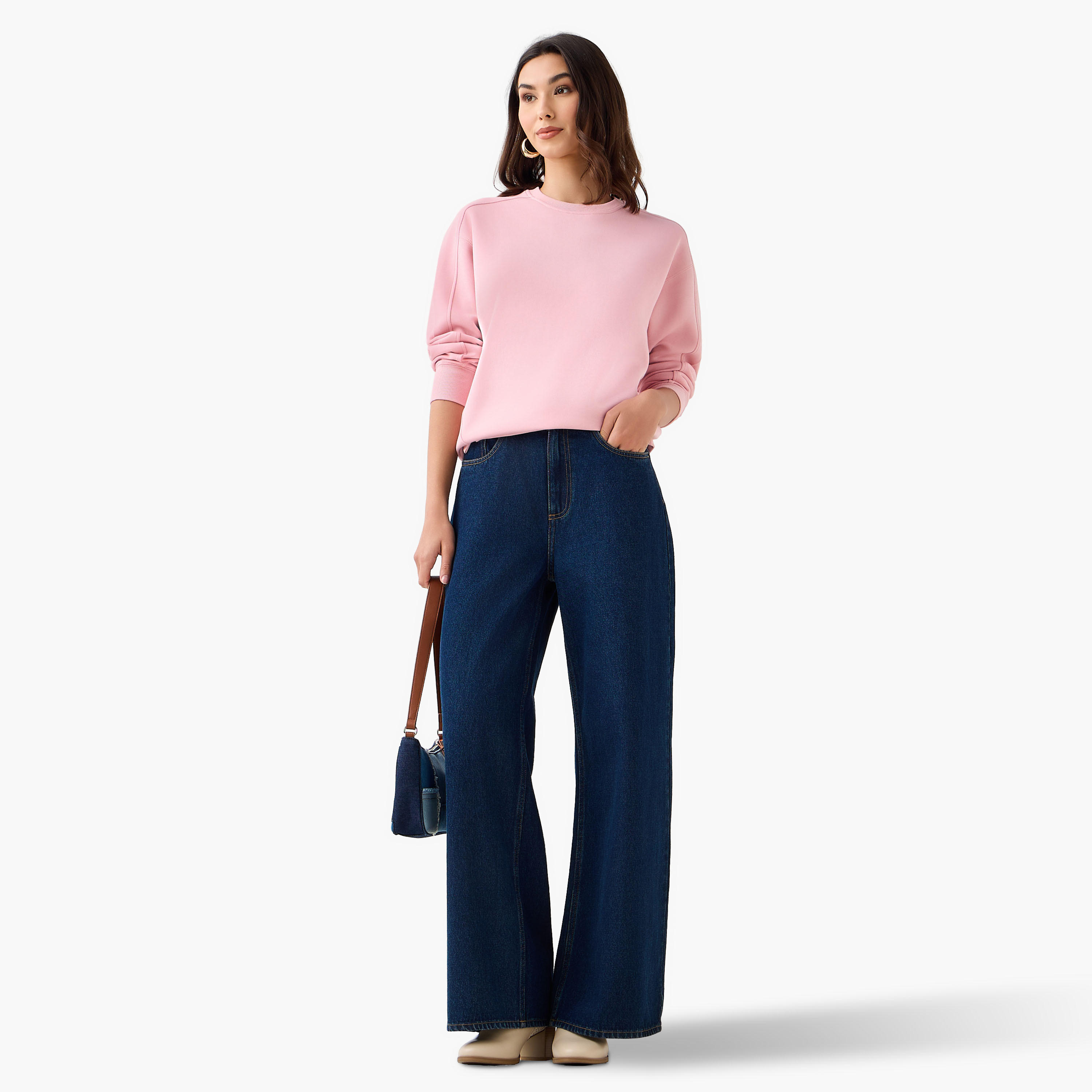 سويت شيرت بقصّة مريحة-women-winterwear-hoodiesandsweatshirts-sweatshirts-image-2