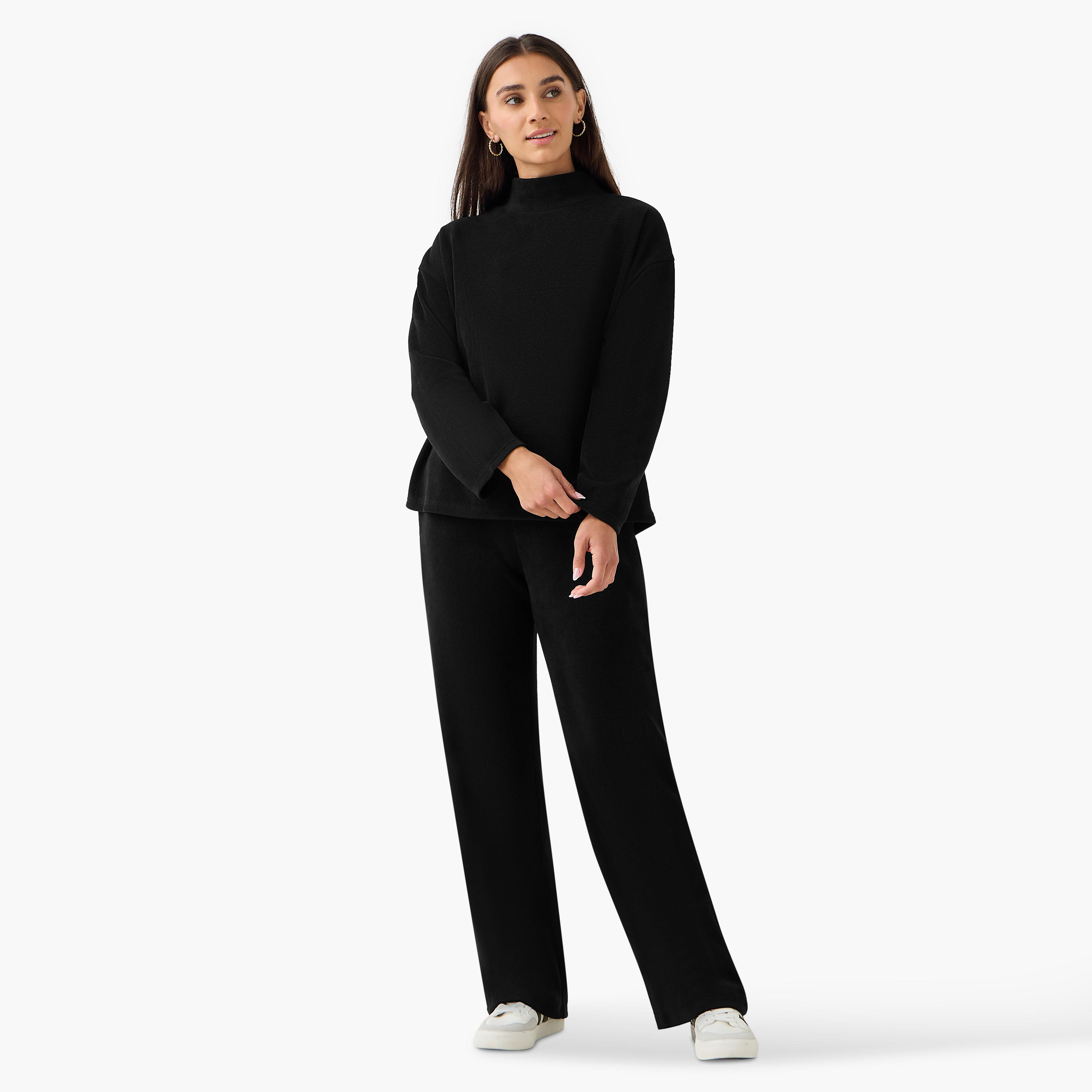 بلوزة بقصة عادية وياقة عالية-women-clothing-coordsets-image-4