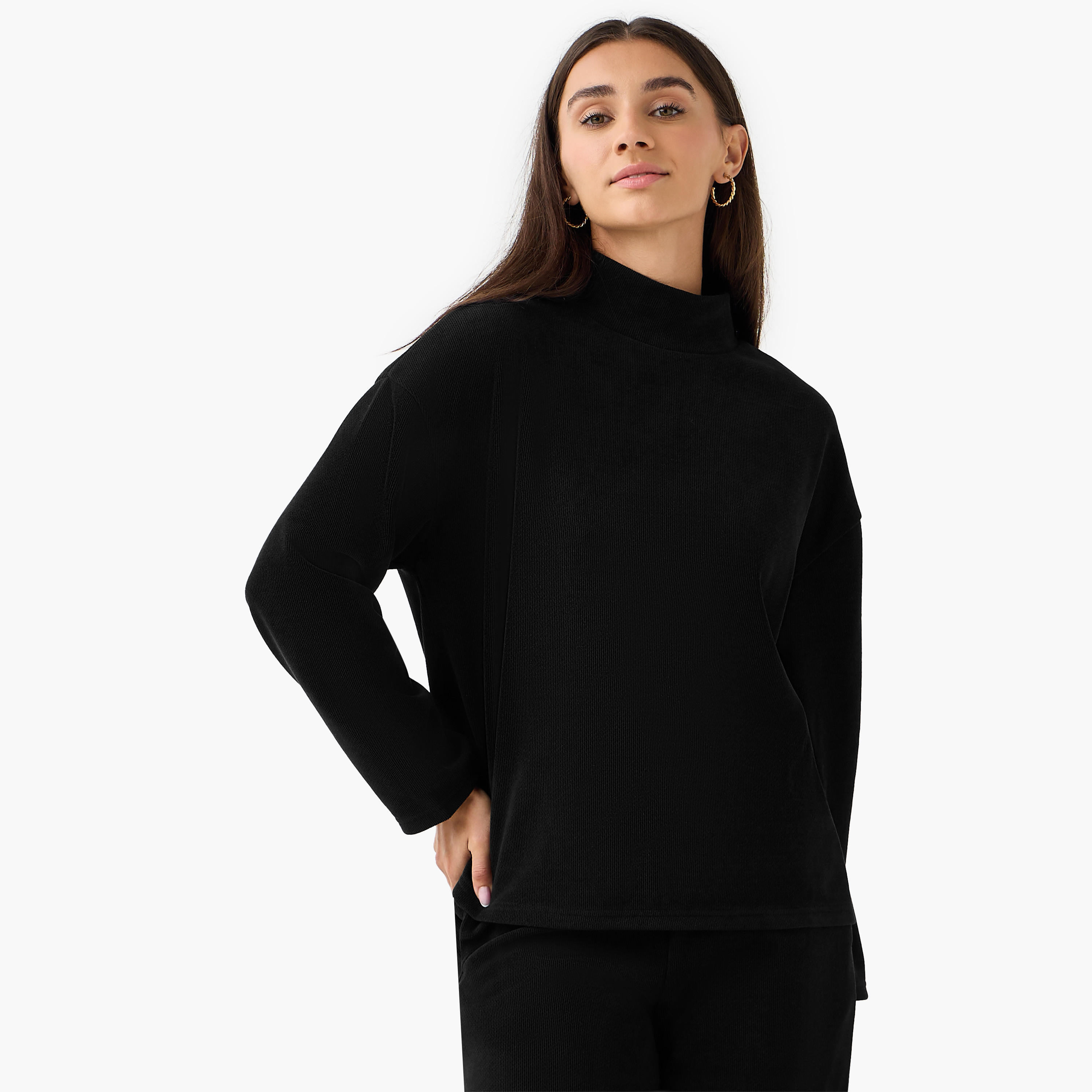 بلوزة بقصة عادية وياقة عالية-women-clothing-coordsets-image-1