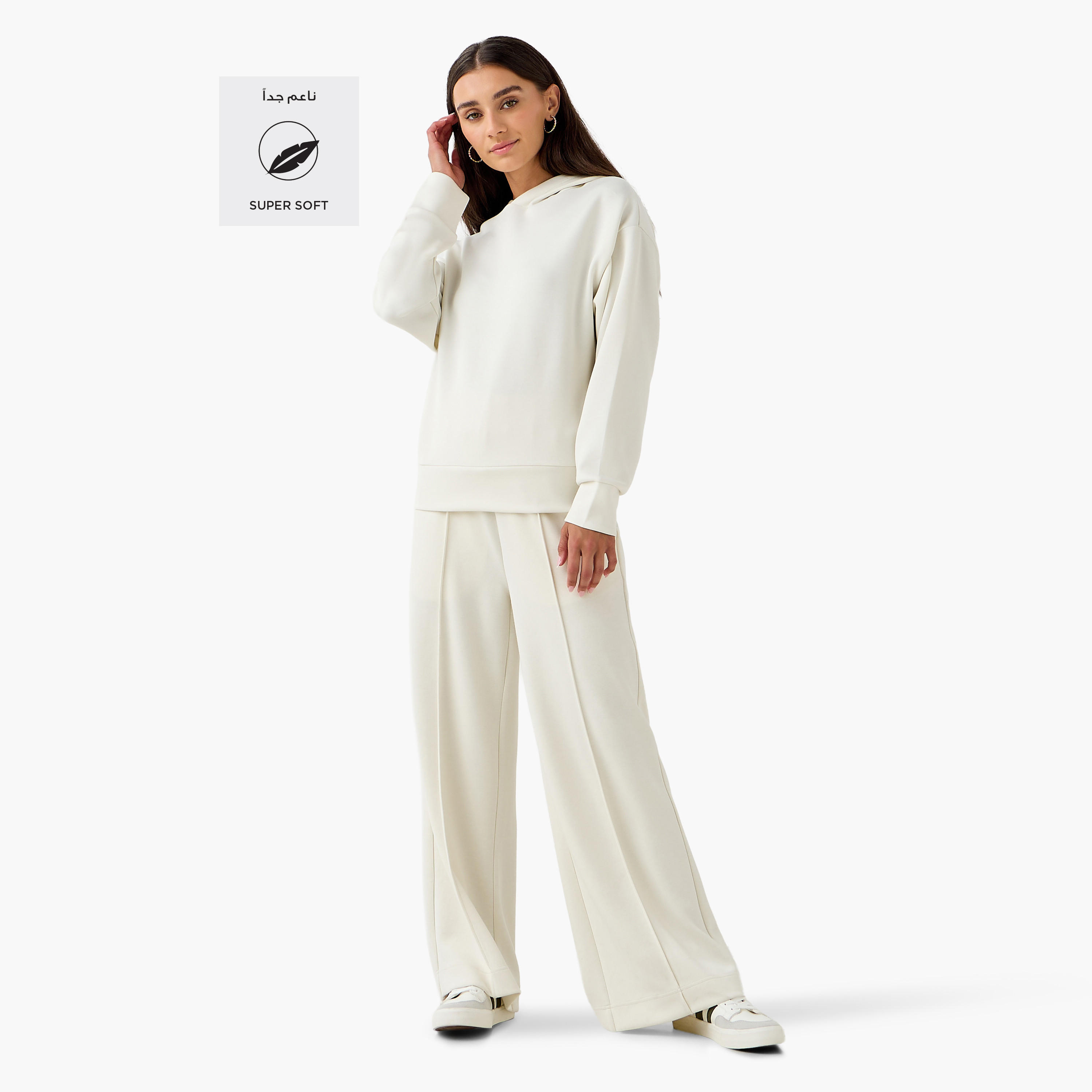 بنطلون واسع الساقين وخصر مرن بملمس ناعم بتفاصيل بينتوك وقصّة عادية-women-clothing-bottoms-joggers-image-2