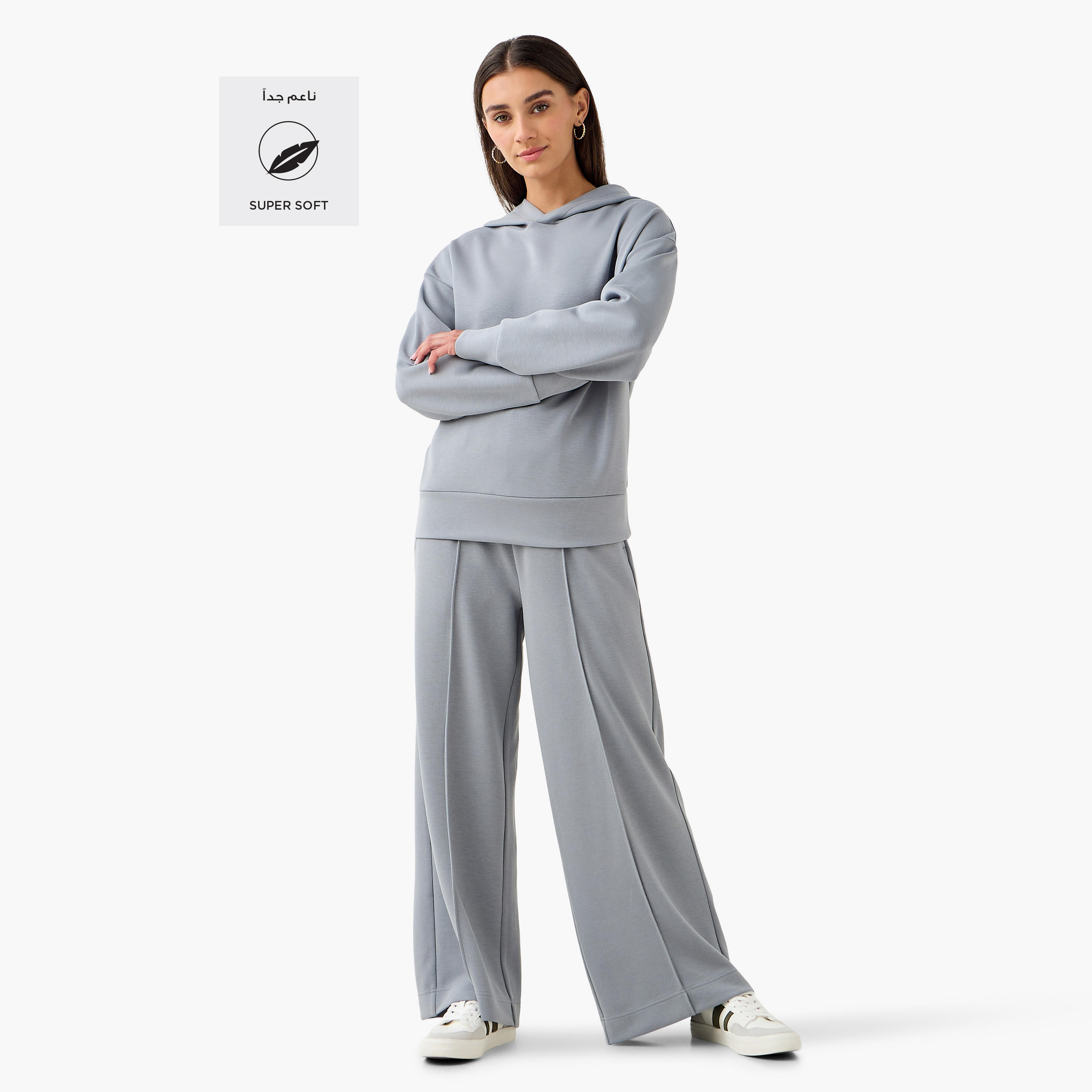 بنطلون واسع الساقين وخصر مرن بملمس ناعم بتفاصيل بينتوك وقصّة عادية-women-clothing-bottoms-joggers-image-2