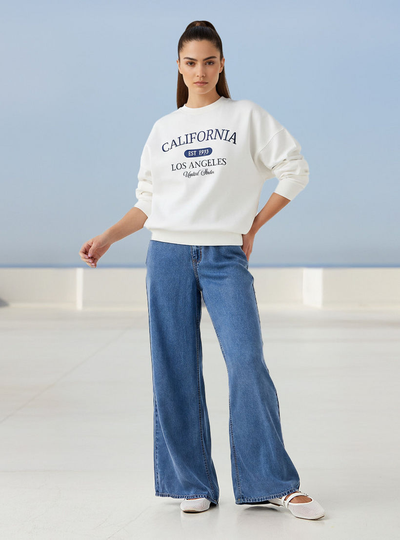 سويت شيرت بقصة عادية وطبعات-women-winterwear-hoodiesandsweatshirts-sweatshirts-image-2