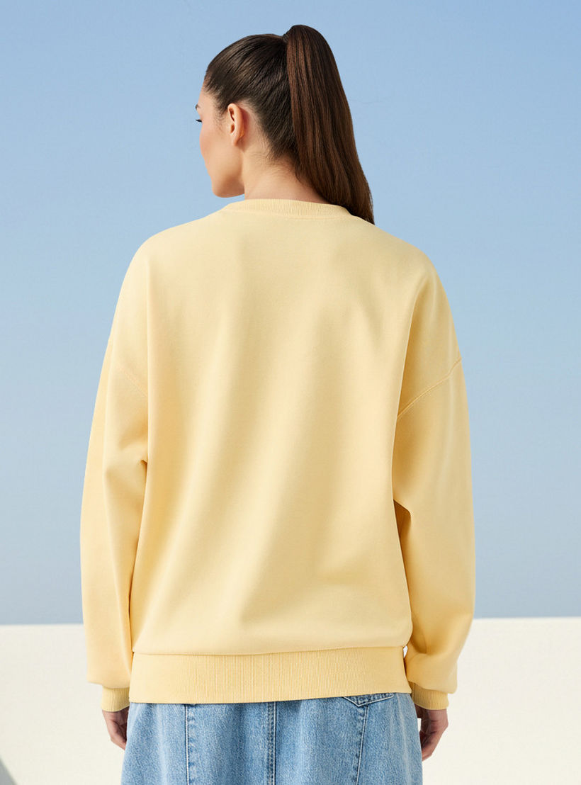 سويت شيرت بقصة عادية وطبعات-women-winterwear-hoodiesandsweatshirts-sweatshirts-image-3