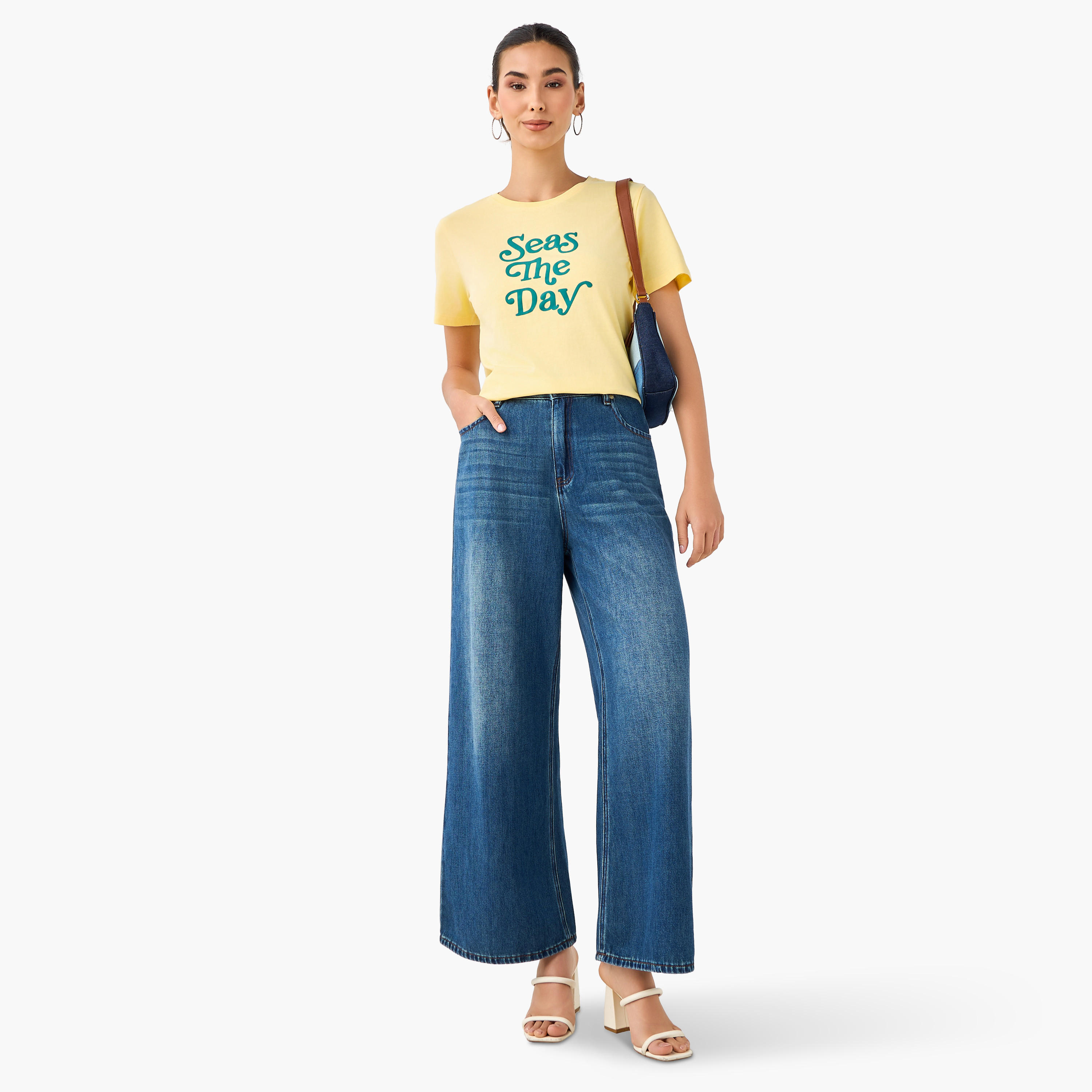 تيشيرت قطن بطبعة شعار وبقصة سليم-women-clothing-tshirts-image-3