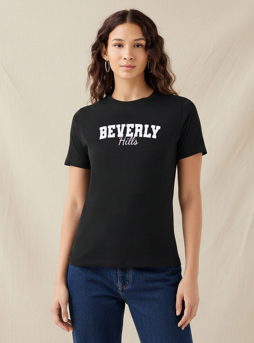 تيشيرت قطن بقصة عادية وطبعات تايبوجرافيك-women-clothing-tshirts-image-1
