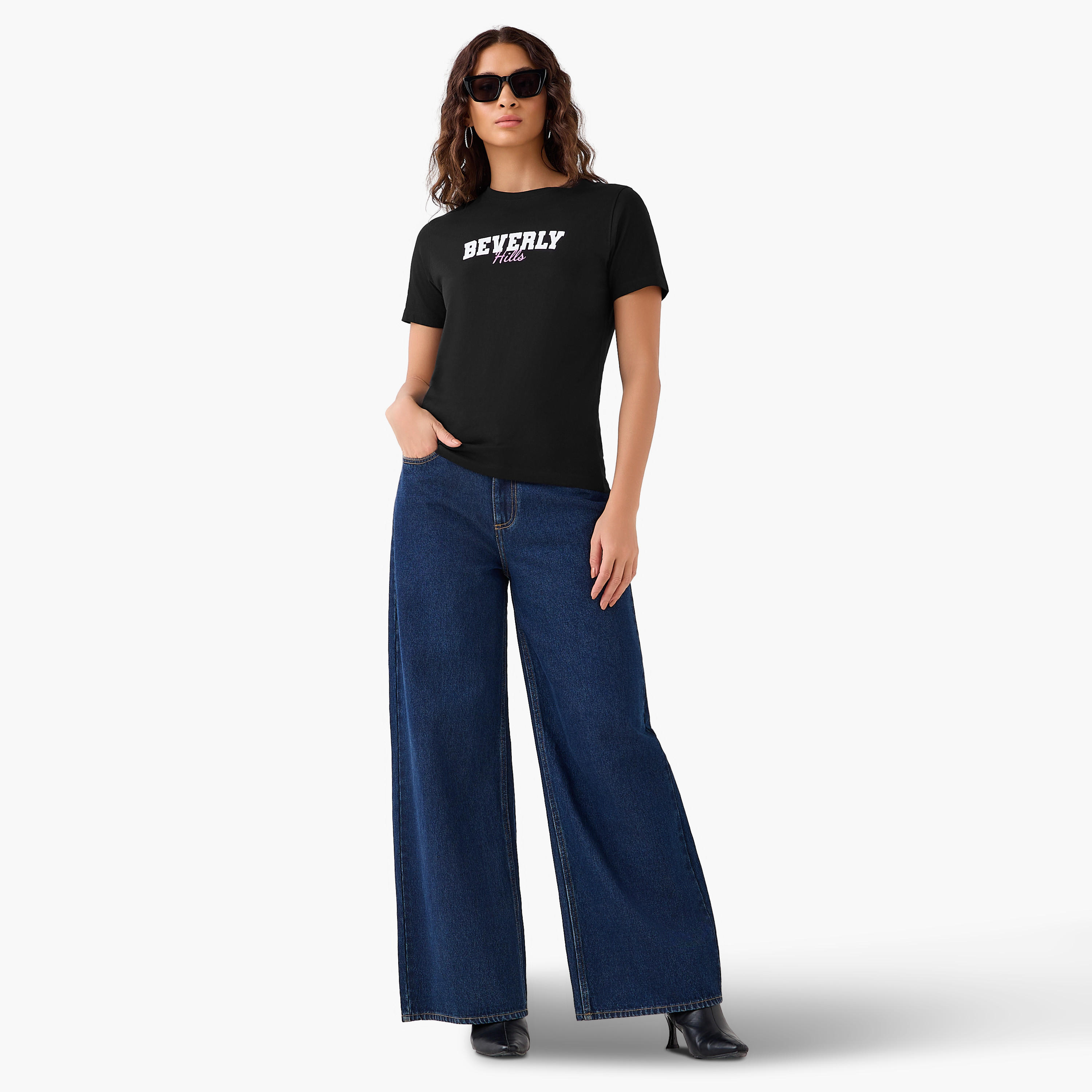تيشيرت قطن بقصة عادية وطبعات تايبوجرافيك-women-clothing-tshirts-image-3