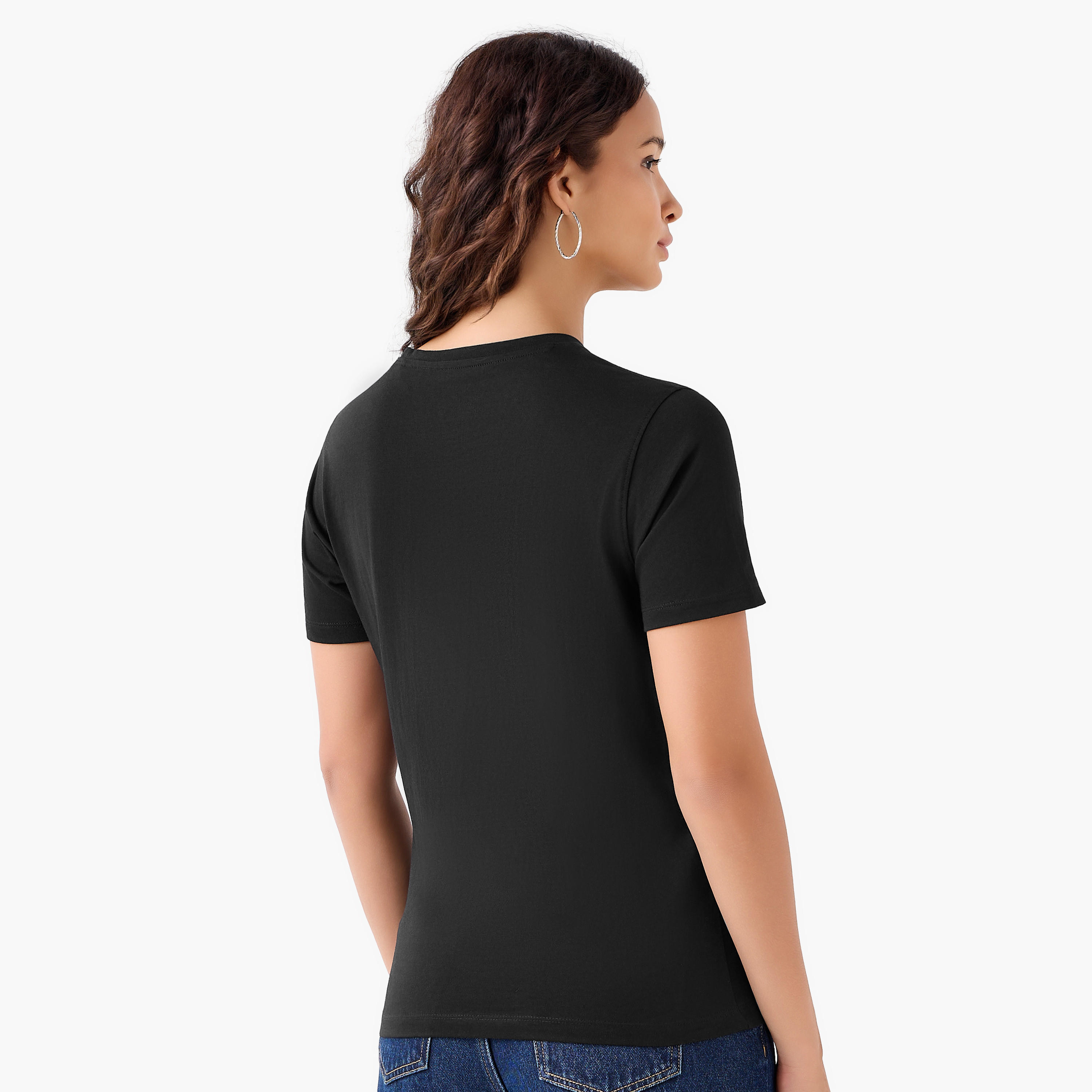 تيشيرت قطن بقصة عادية وطبعات تايبوجرافيك-women-clothing-tshirts-image-4