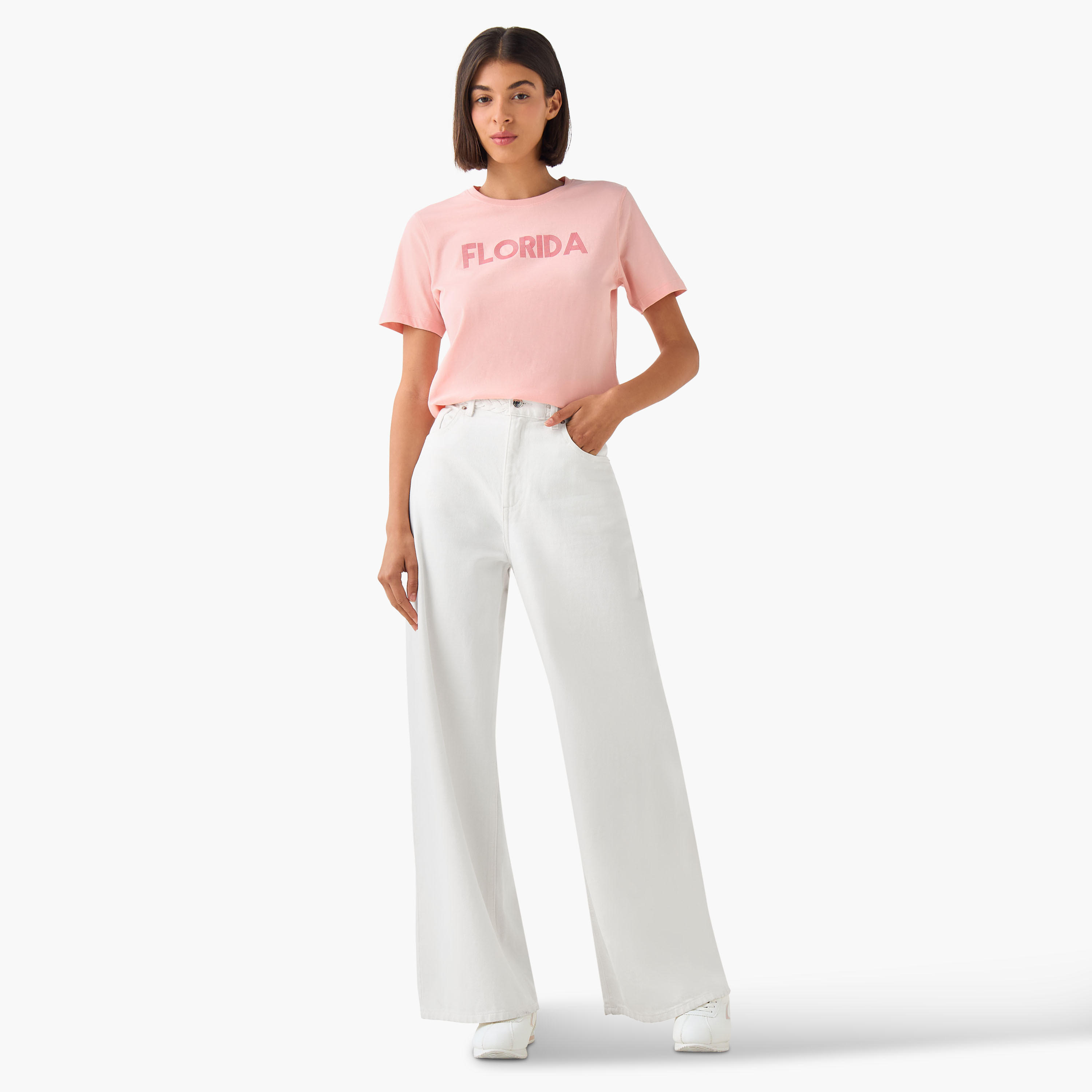 تيشيرت قطن بقصة عادية بطبعات تايبوجرافيك-women-clothing-tshirts-image-4