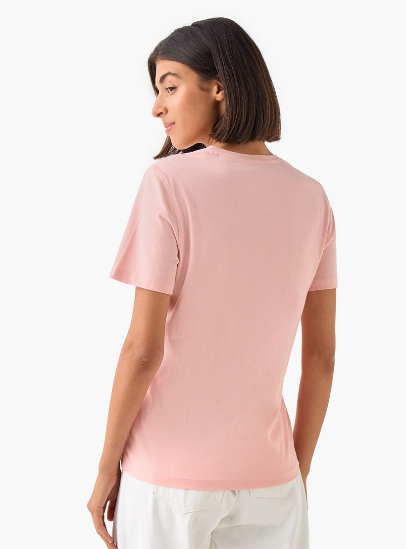 تيشيرت قطن بقصة عادية بطبعات تايبوجرافيك-women-clothing-tshirts-image-3