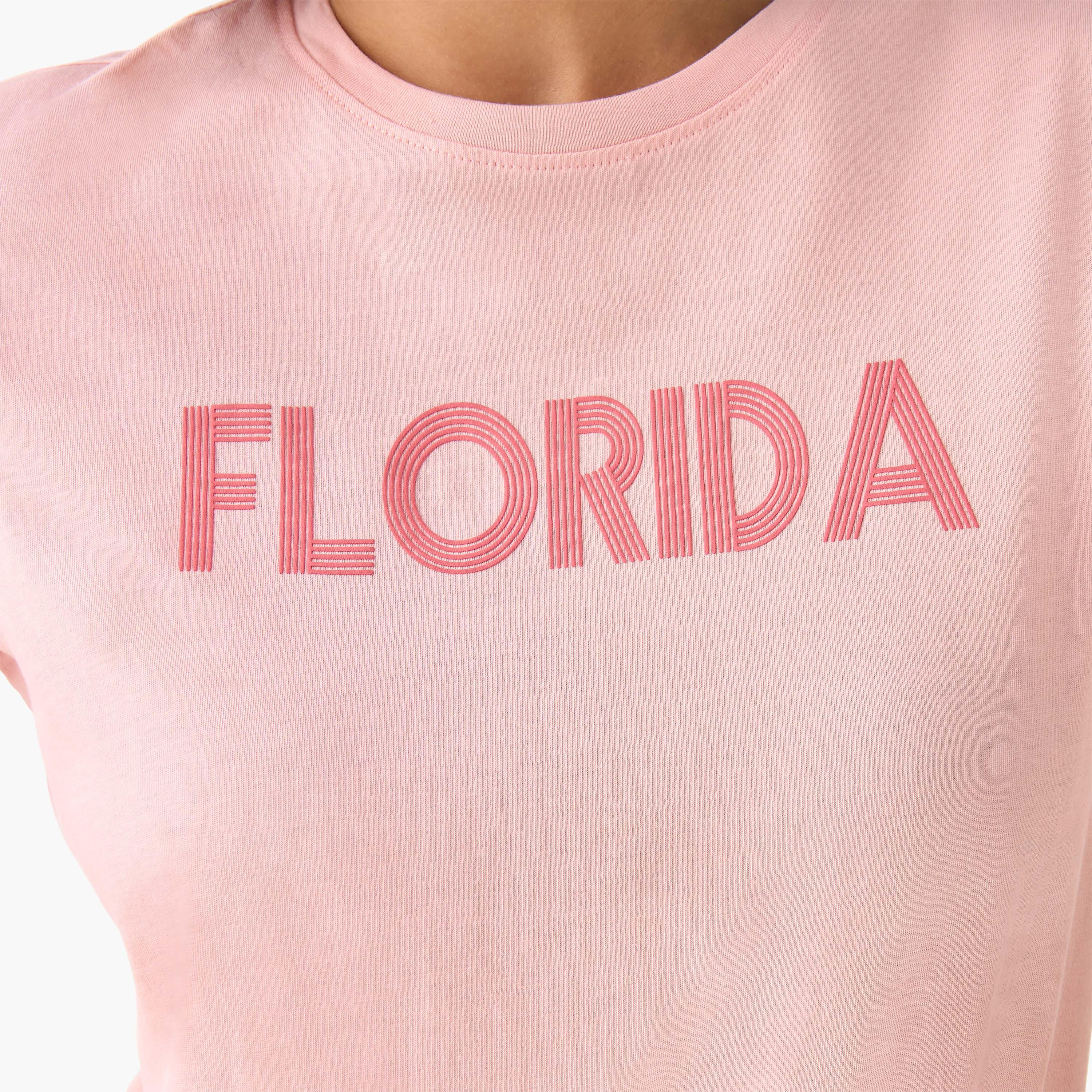 تيشيرت قطن بقصة عادية بطبعات تايبوجرافيك-women-clothing-tshirts-image-2