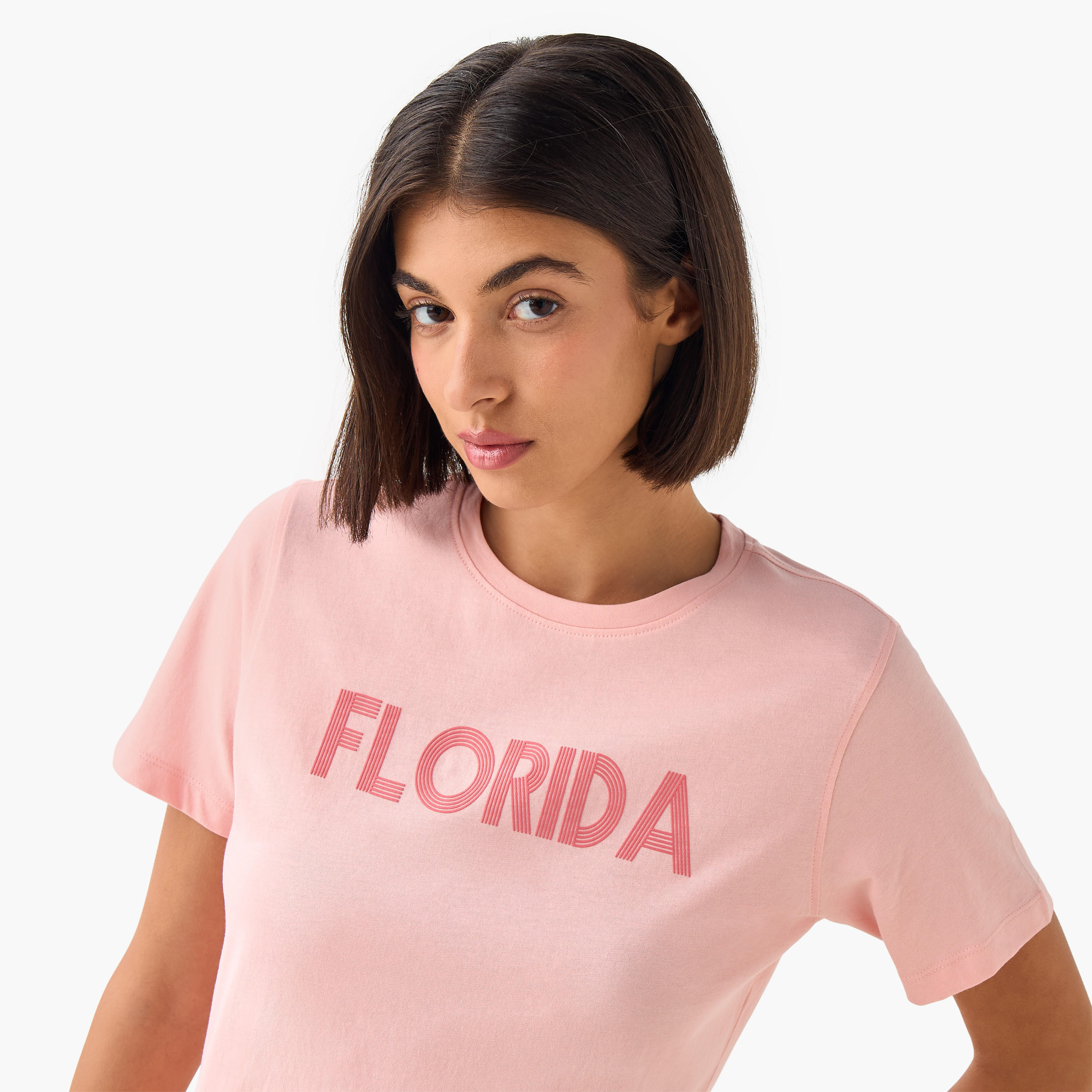 تيشيرت قطن بقصة عادية بطبعات تايبوجرافيك-women-clothing-tshirts-image-1