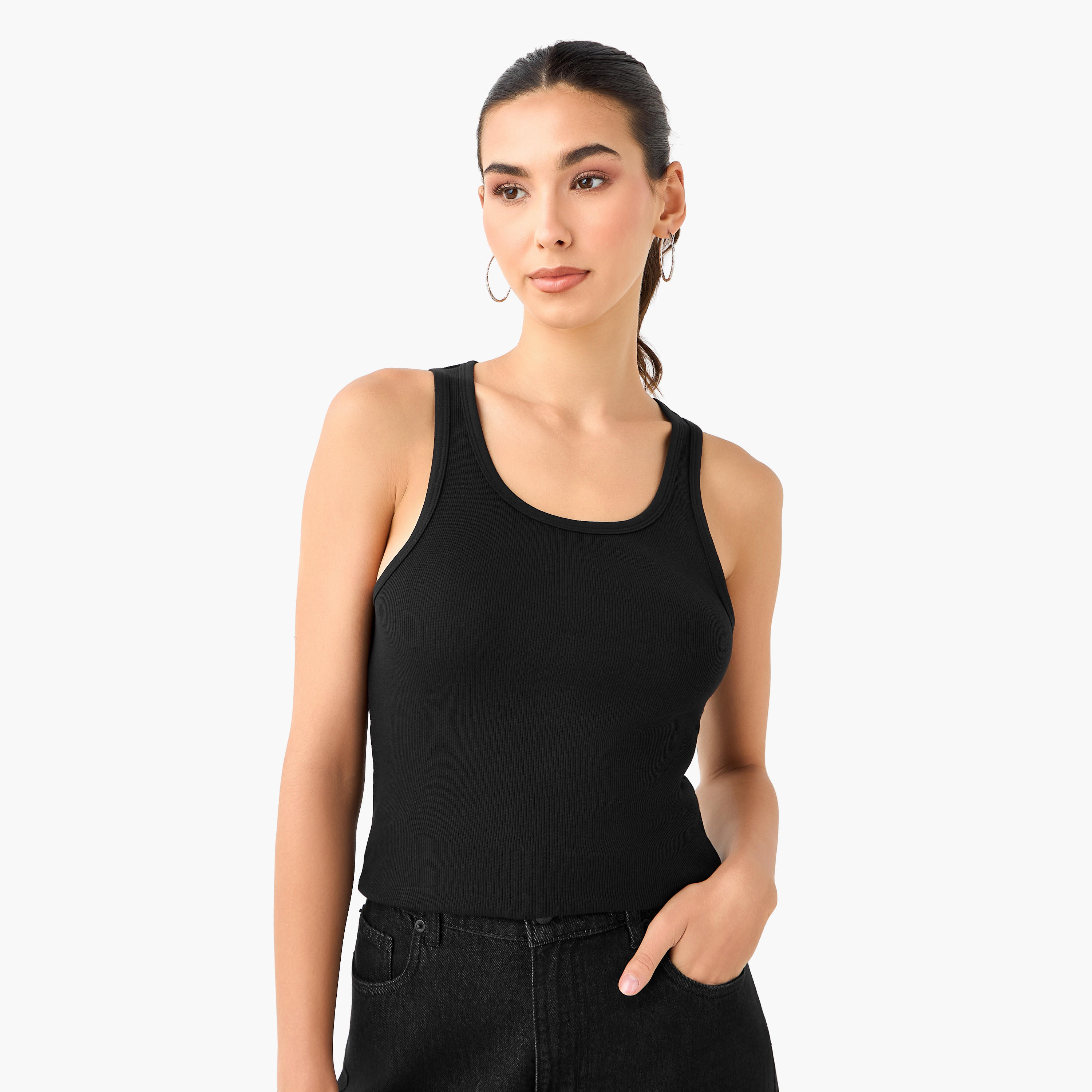 بلوزة تانك مضلعة بقصّة سليم وياقة عميقة-women-clothing-tshirts-image-1