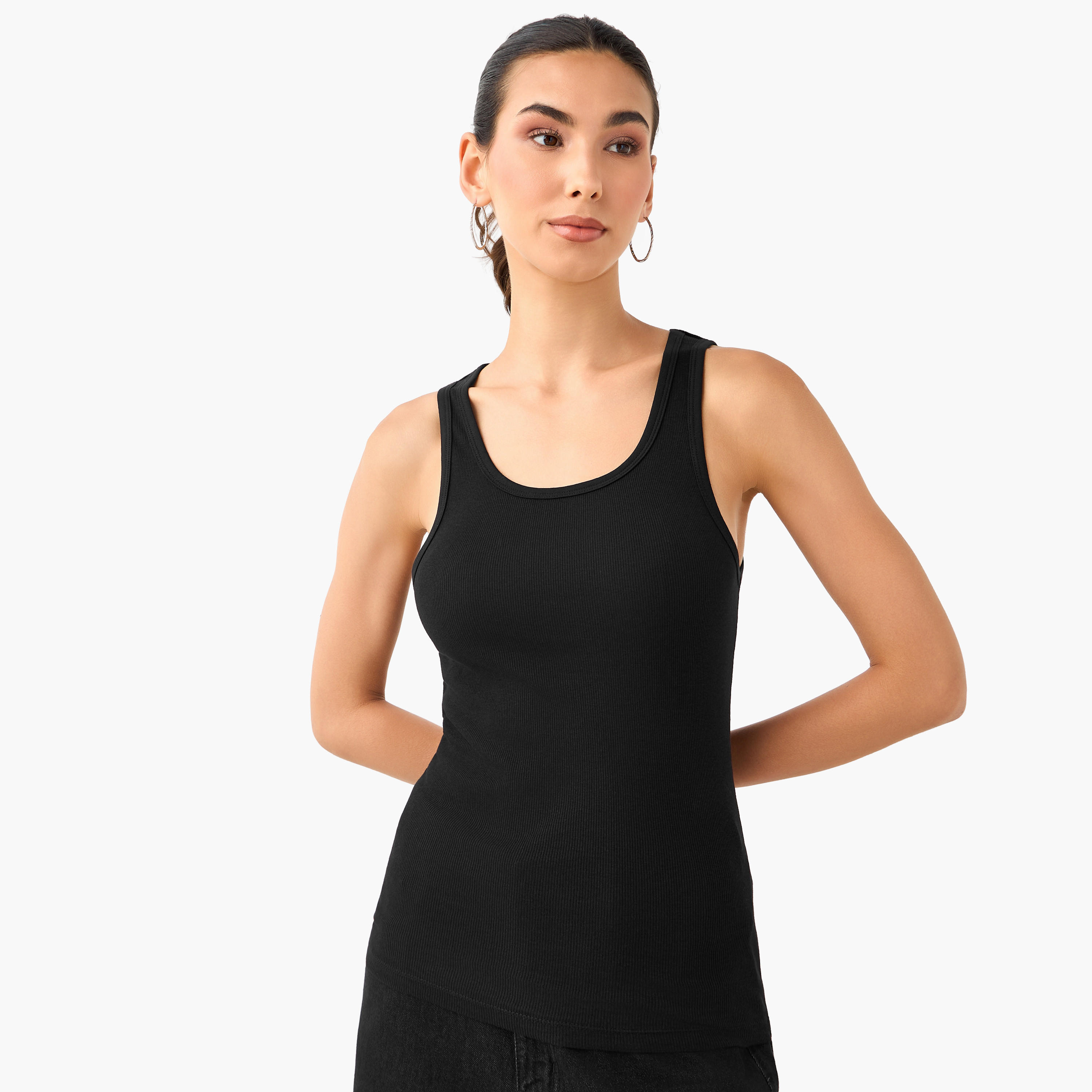 بلوزة تانك مضلعة بقصّة سليم وياقة عميقة-women-clothing-tshirts-image-6