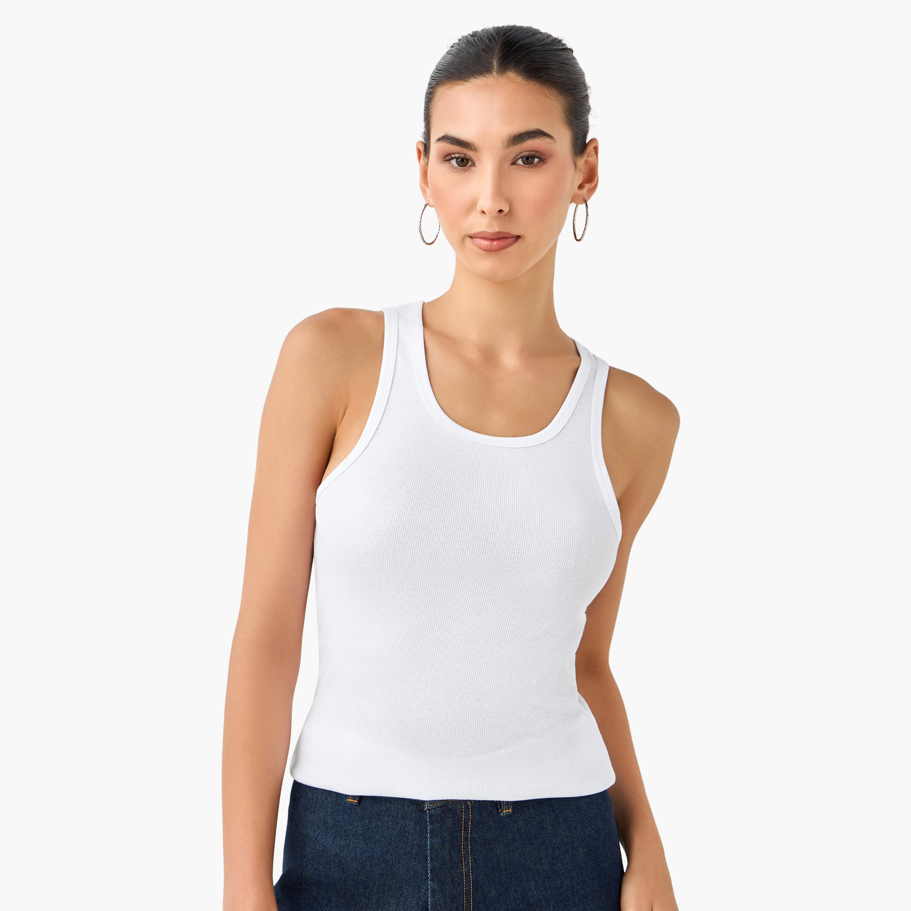 بلوزة تانك مضلعة بقصّة سليم وياقة عميقة-women-clothing-tshirts-image-1