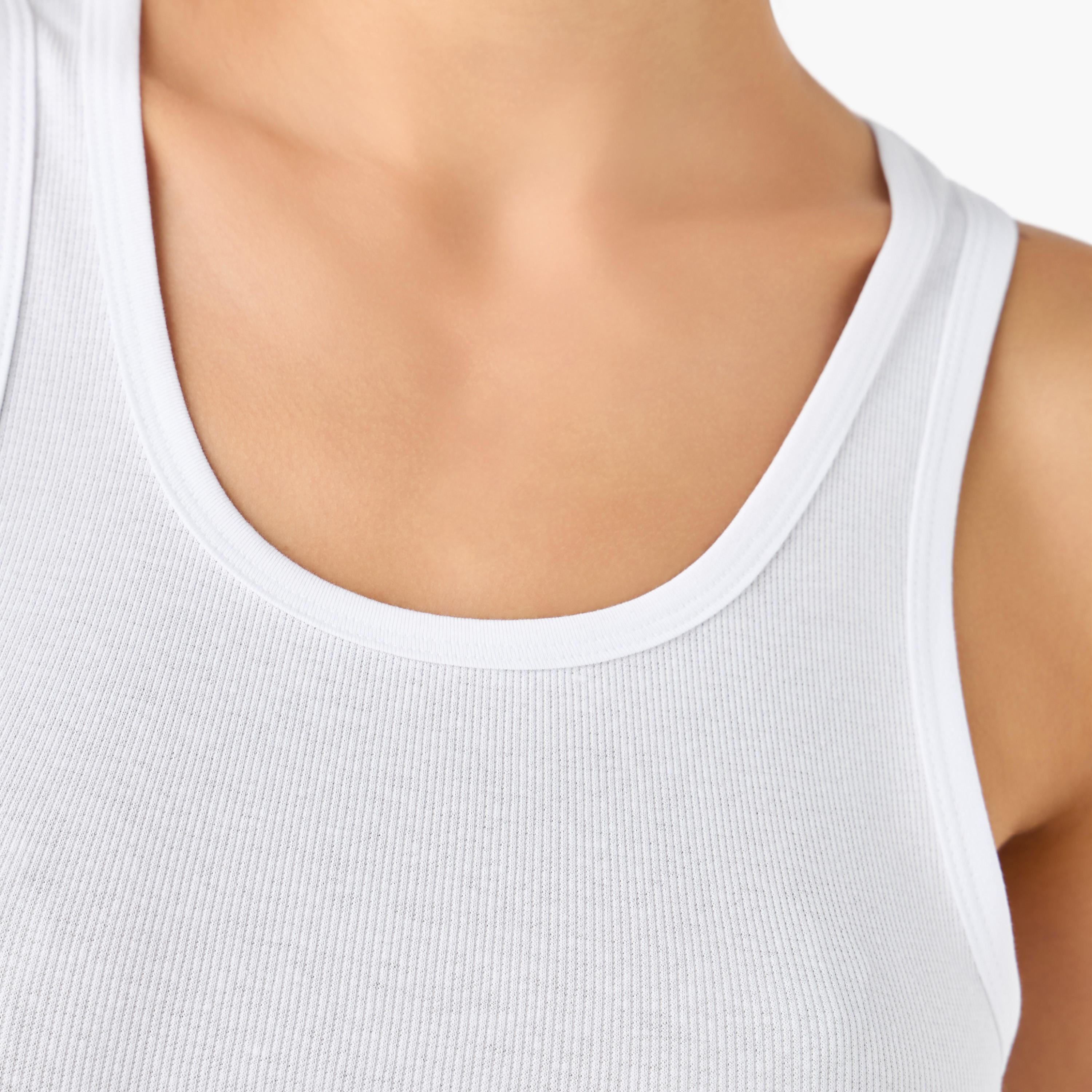 بلوزة تانك مضلعة بقصّة سليم وياقة عميقة-women-clothing-tshirts-image-4
