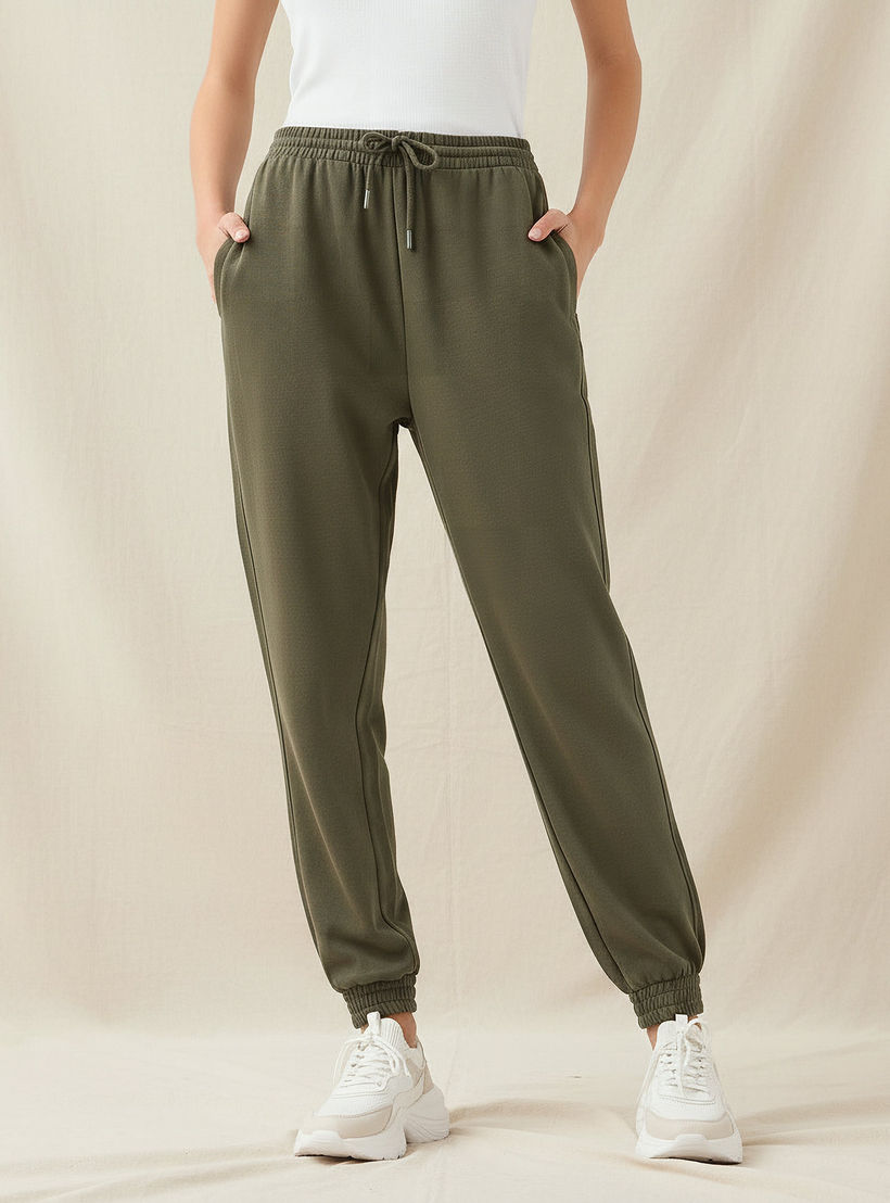 بنطلون رياضي بقصّة عادية وخصر مرن وجيوب-women-clothing-bottoms-joggers-image-1