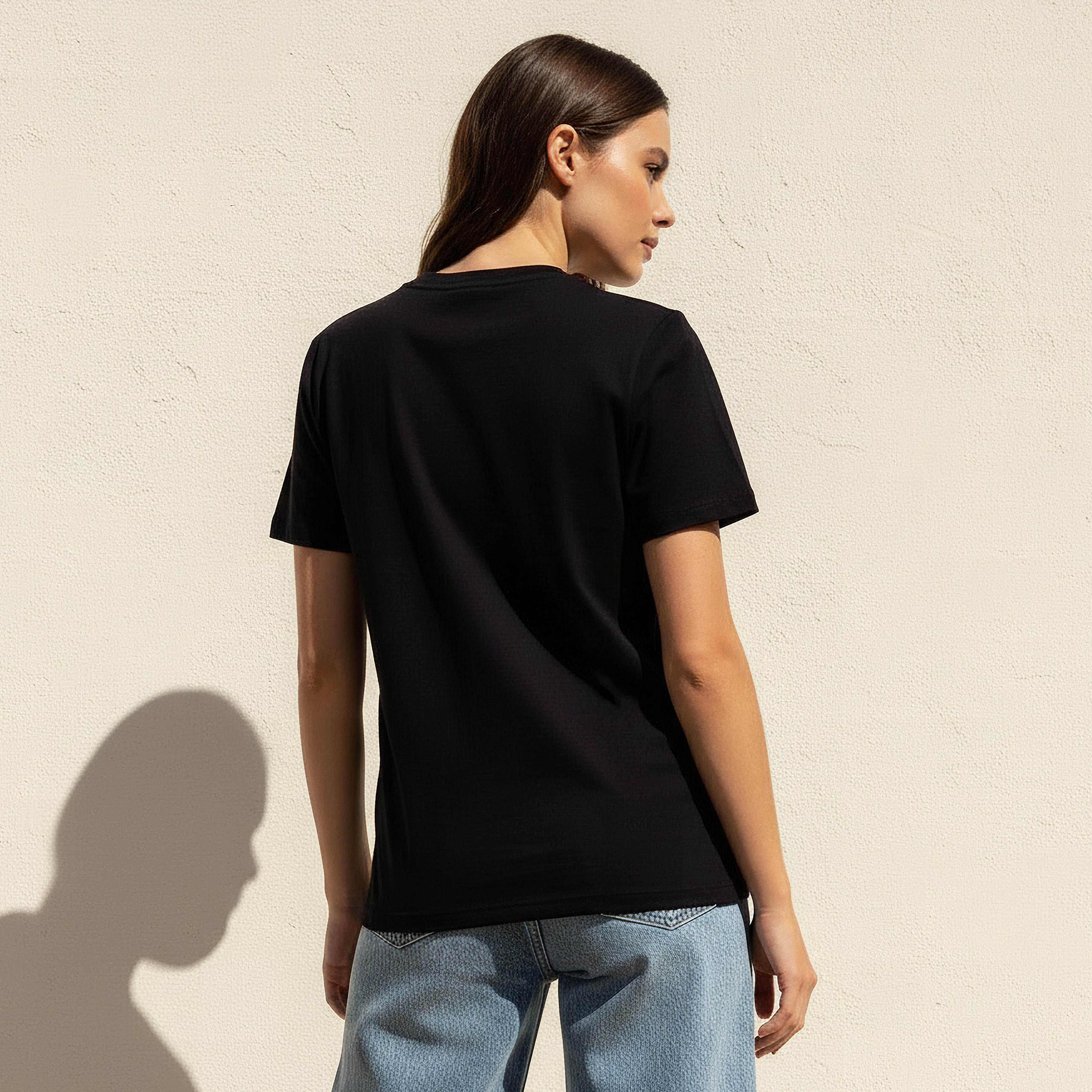 تيشيرت قطن بطبعات تايبوجرافيك-women-clothing-tshirts-image-4