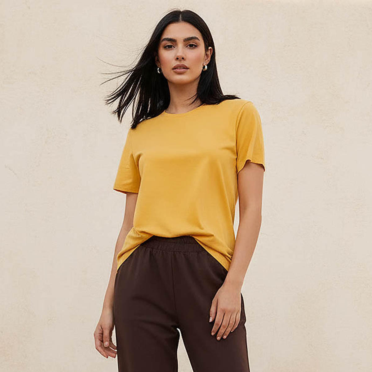 تيشيرت بقصة عادية وياقة ضيقة-women-clothing-tshirts-image-1