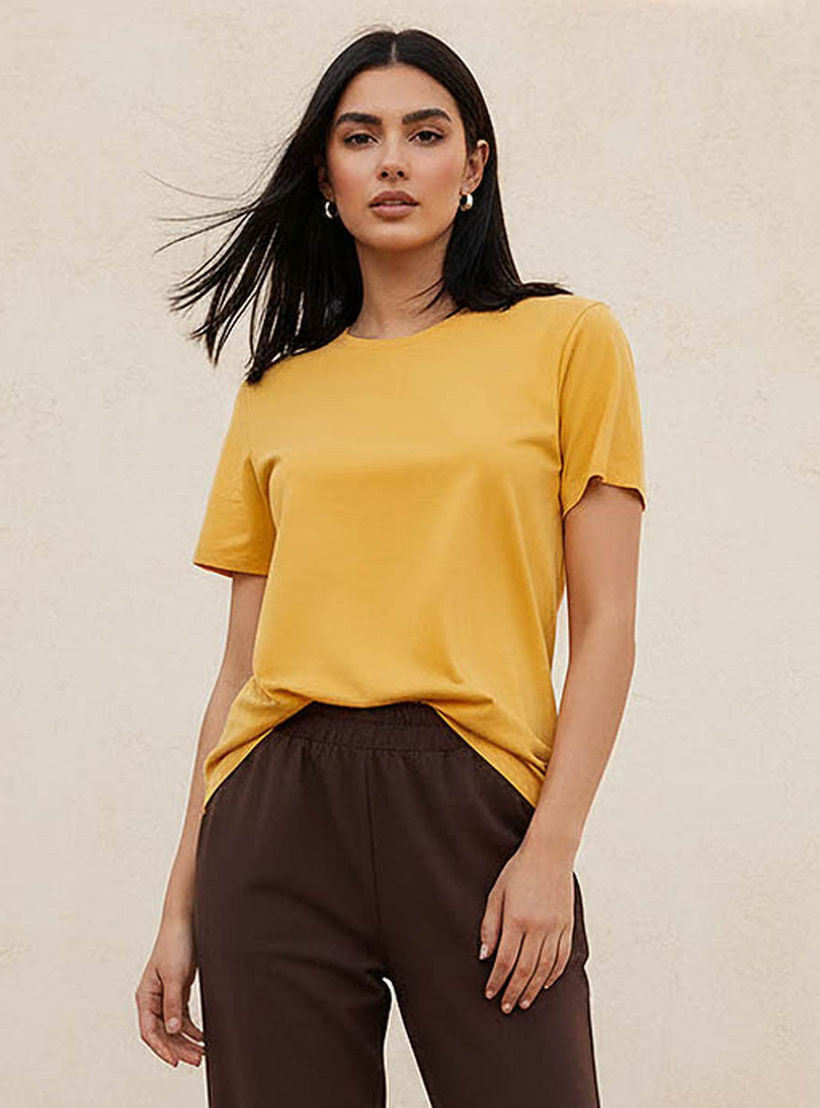 تيشيرت بقصة عادية وياقة ضيقة-women-clothing-tshirts-image-1
