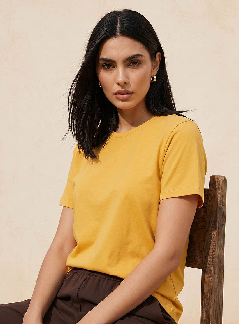 تيشيرت بقصة عادية وياقة ضيقة-women-clothing-tshirts-image-5