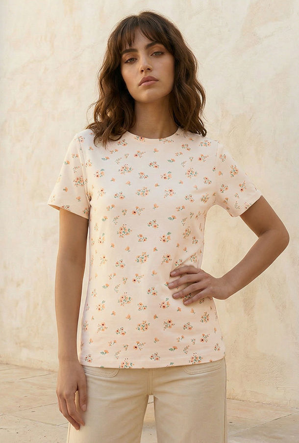 تيشيرت بقصّة سليم وطبعات زهرية-women-clothing-tshirts-image-1