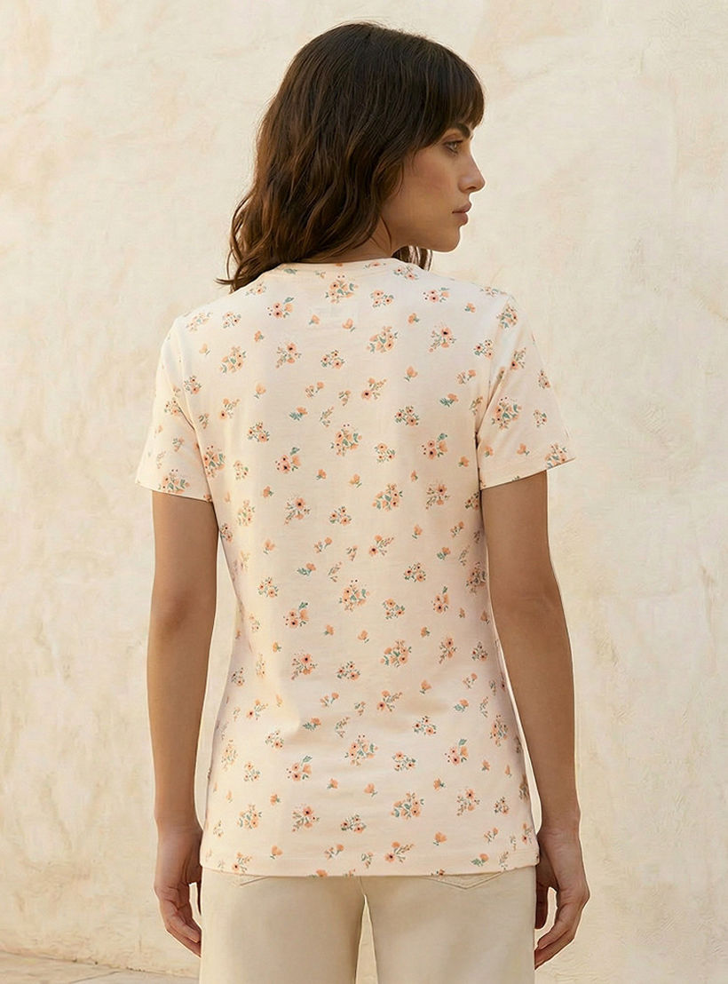 تيشيرت بقصّة سليم وطبعات زهرية-women-clothing-tshirts-image-4