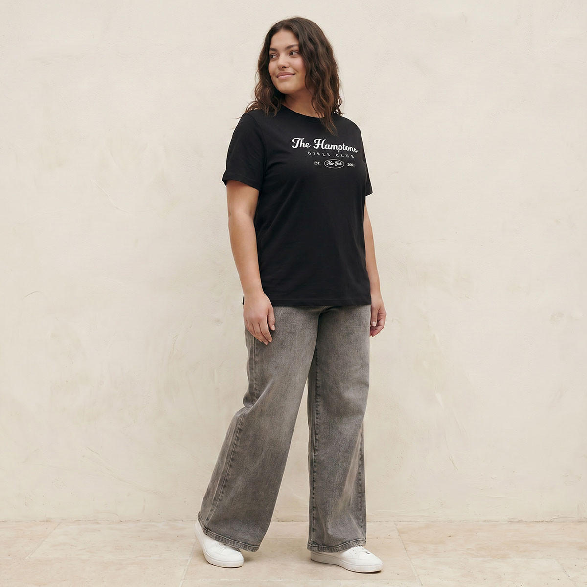 تيشيرت قطن بقصة عادية بطبعة هامبتونز من سبلاش بيسك-women-clothing-tshirts-image-3
